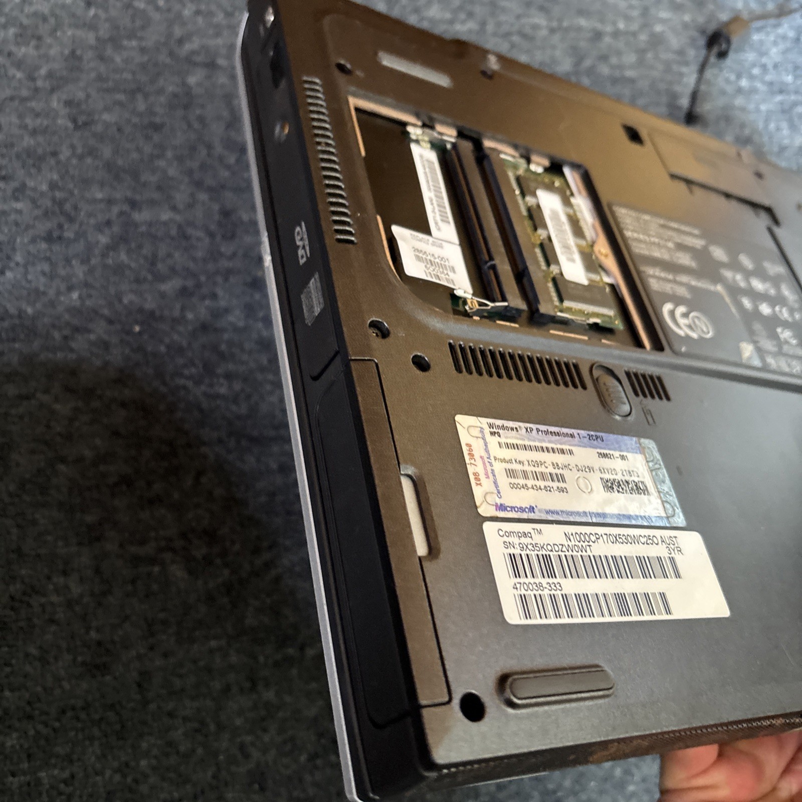 Compaq Evo N1000C 40gb HDD 256mb RAM 3.5″ Floppy DVD Drive * Battery Untested*