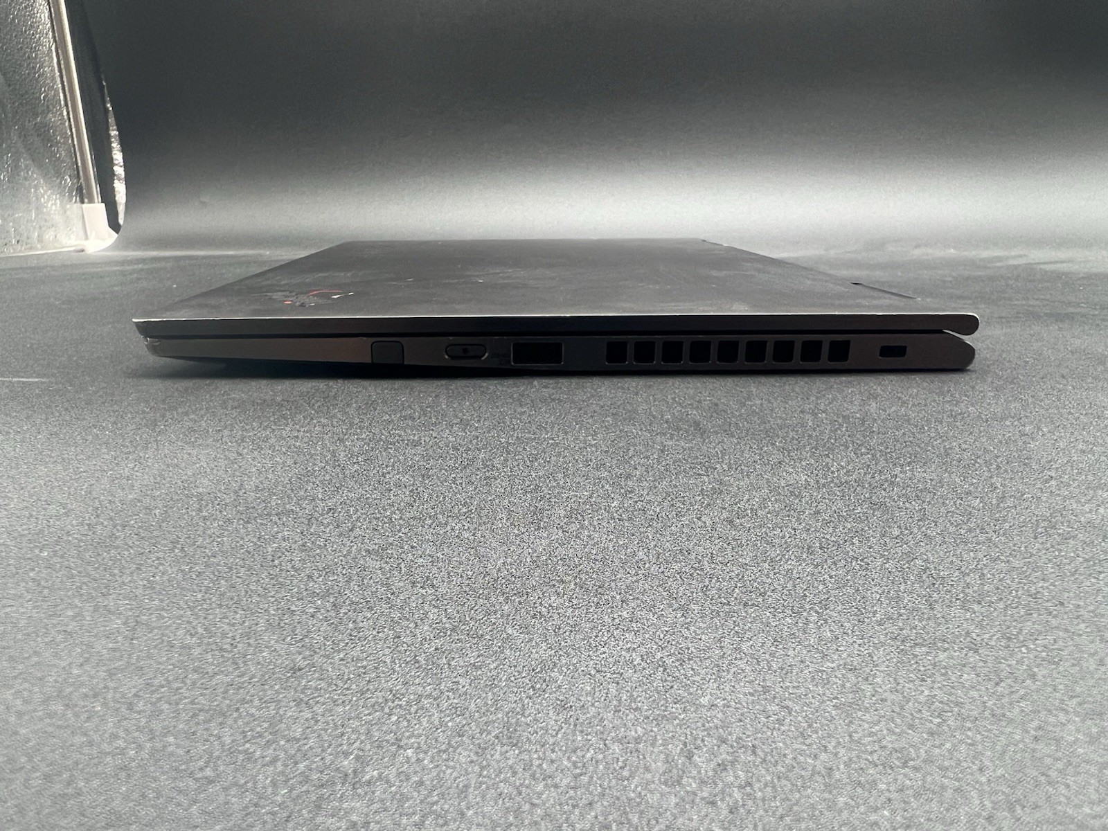 *READ* Lenovo ThinkPad X1 Yoga Gen 4 | 1.60GHz i5-8365U | 16GB LPDDR3 | NO OS