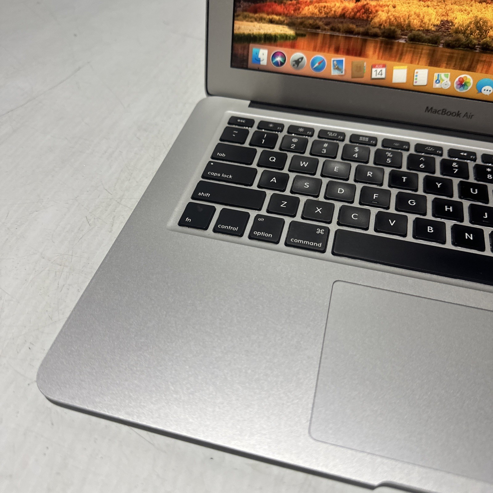 Apple Macbook Air 13″ 2013 Laptop i5-4250u 8gb Ram 251gb SSD High Sierra OS