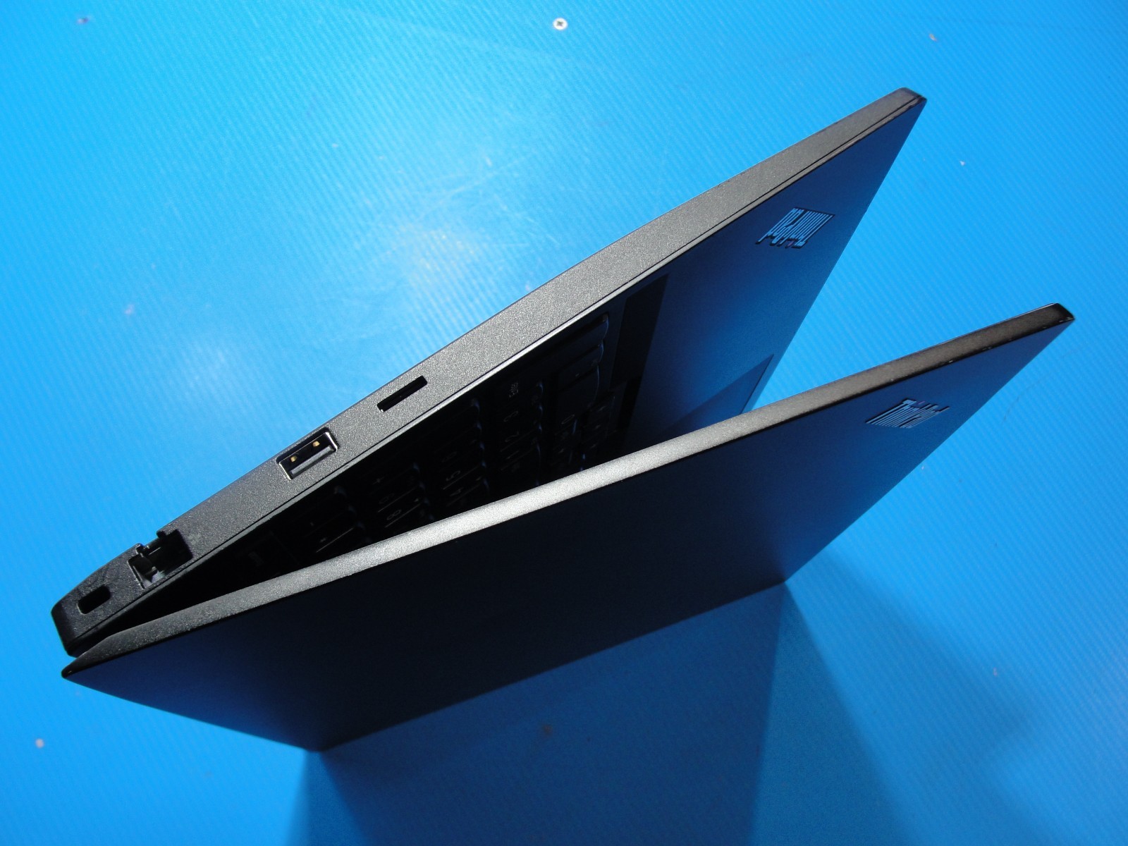 Lenovo ThinkPad E585 15.6” FHD AMD Ryzen 3 2200U 2.5GHz 4GB 240GB SSD