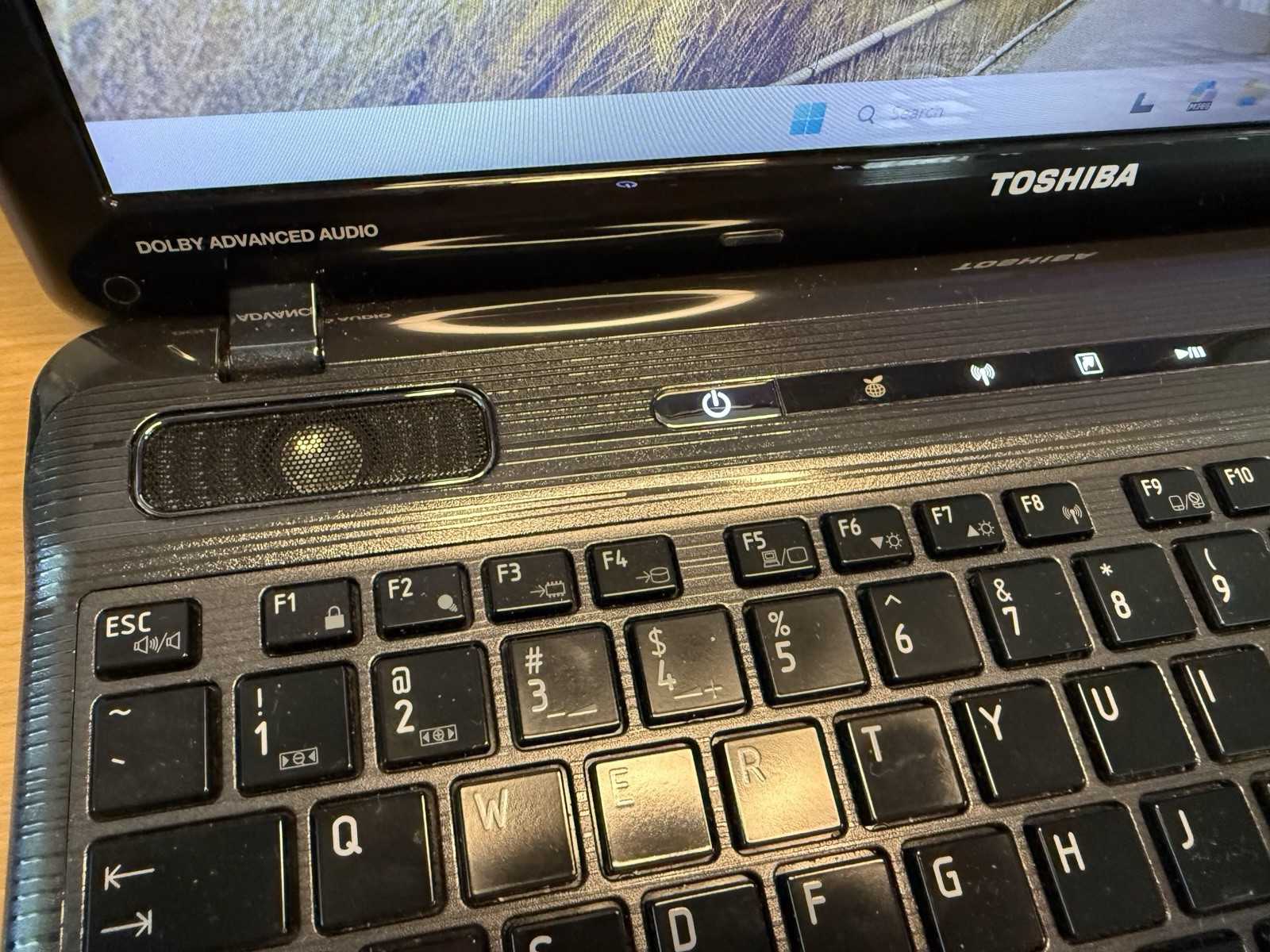 Toshiba Satellite P755-S5215 Core i3 Laptop 6GB RAM 640GB HDD Clean Tested READ