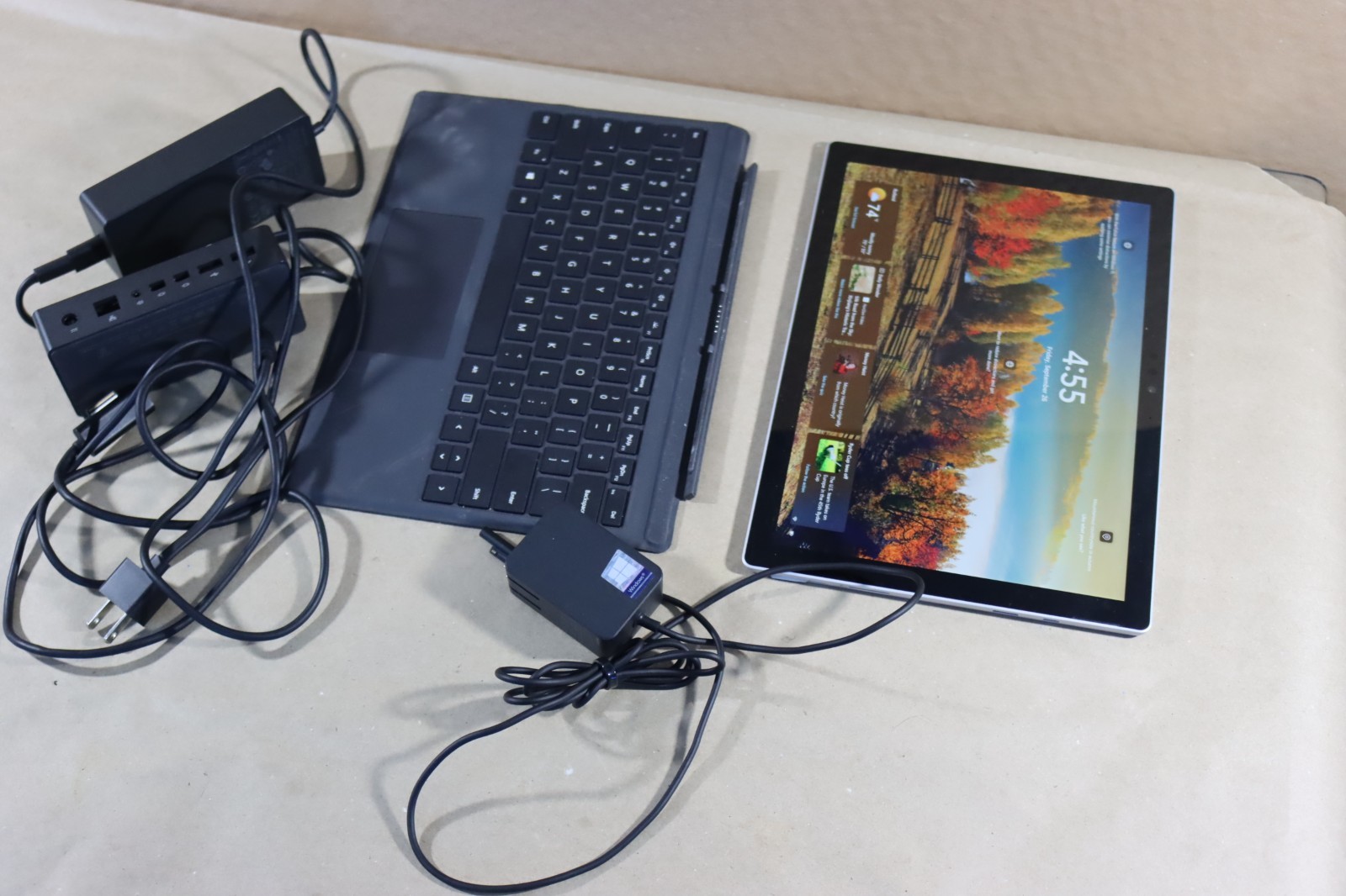 Microsoft Surface Pro 5 i5-7300U 8GB RAM 256GB Wi-Fi + LTE