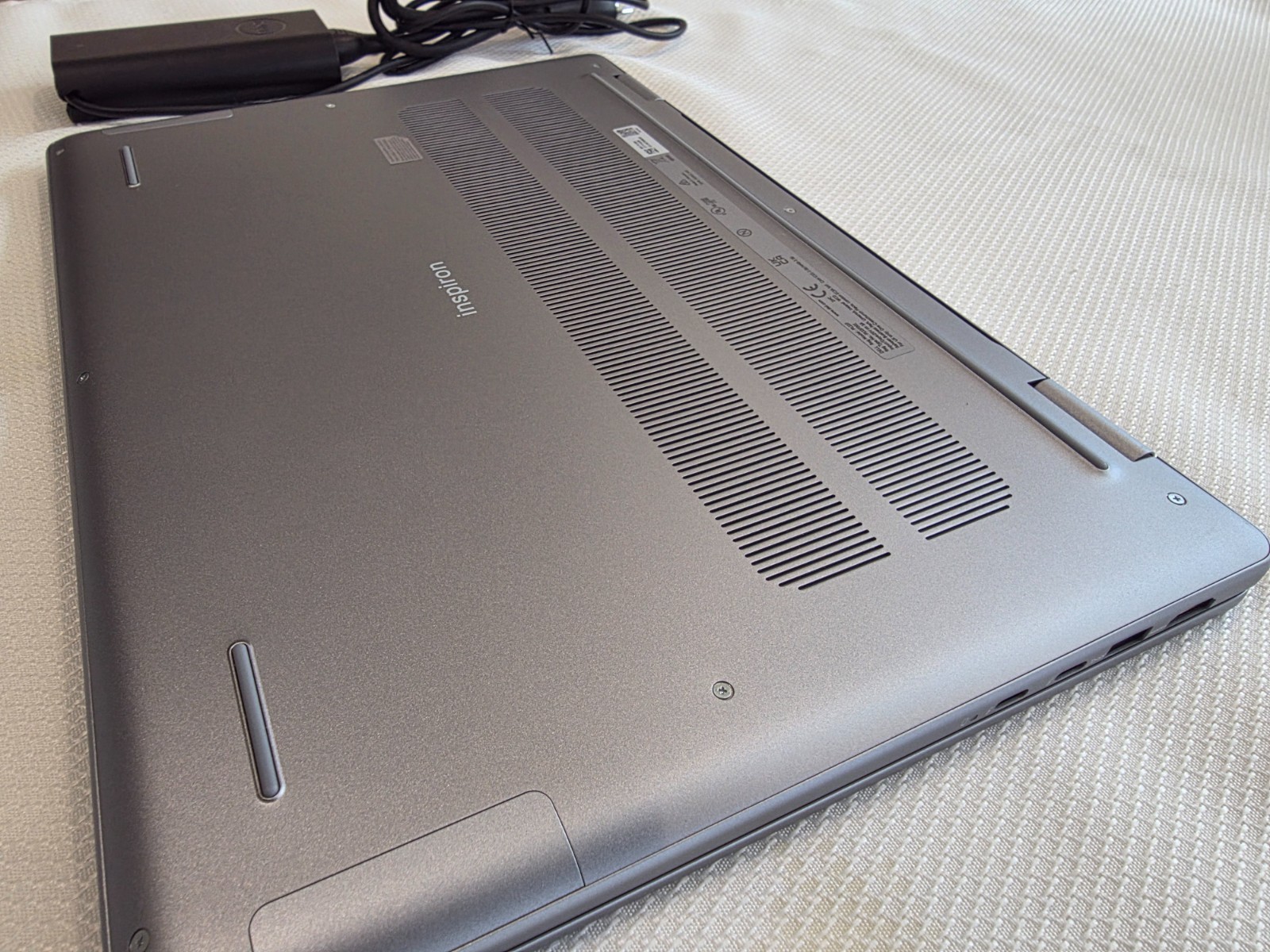 Dell Inspiron 16 7640 2-in-1 QHD Touch 90Hz Ultra 7 155H 16GB RAM 1TB SSD