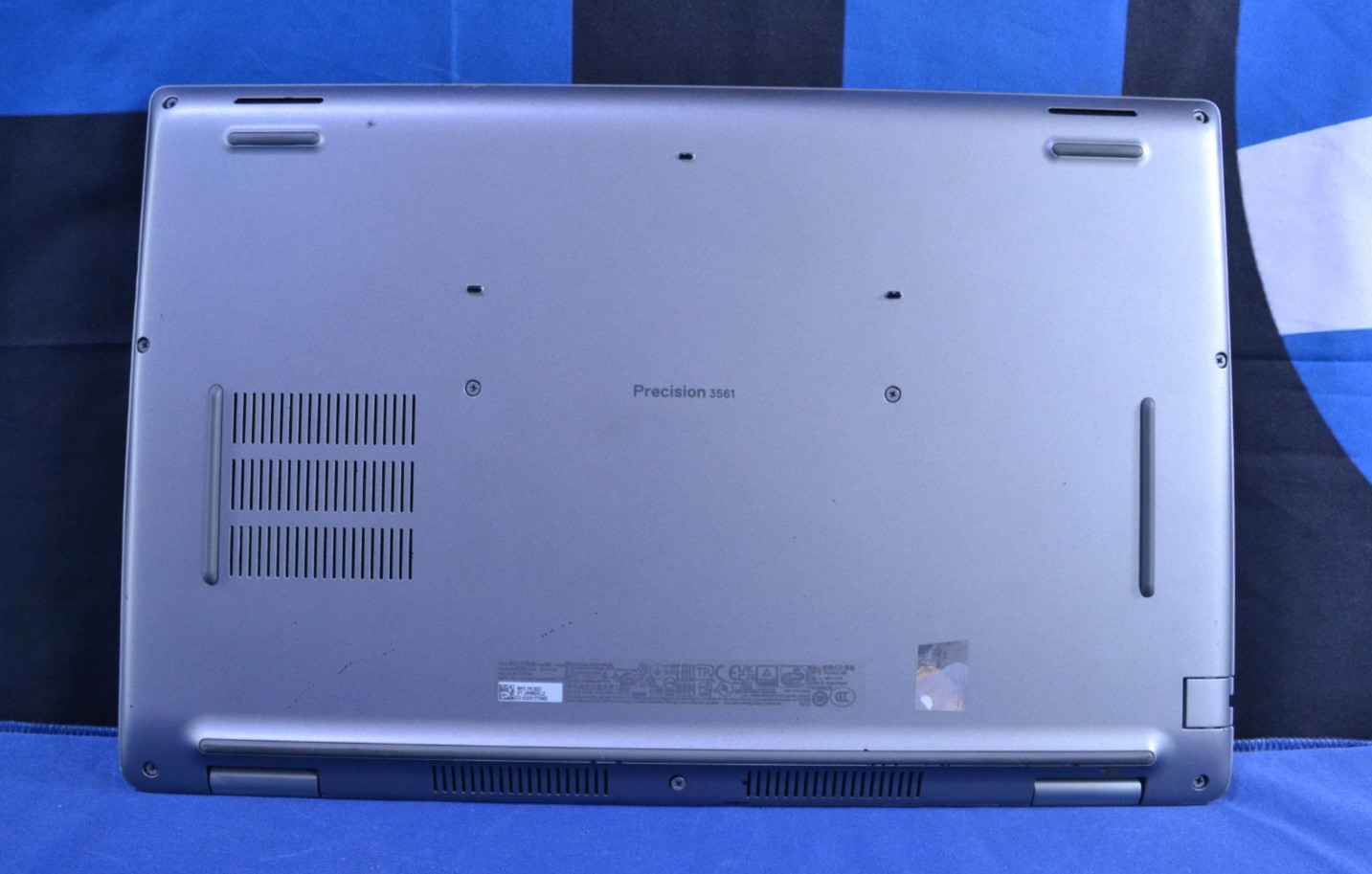 Dell Precision 3561 i7-11850H/NVIDIA T100/16GB/512GB/ Win 11/ No Batt. (J061201)