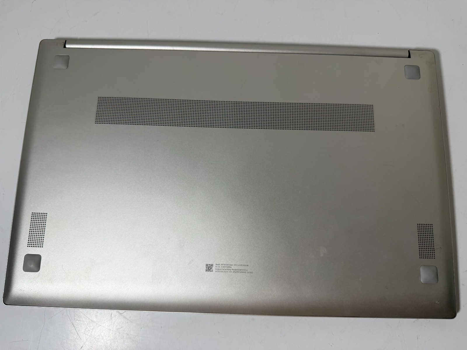 SAMSUNG NP750TDA 15.6″ i7-1165G7 16GB RAM- NO SSD -For Parts- NO POWER ON