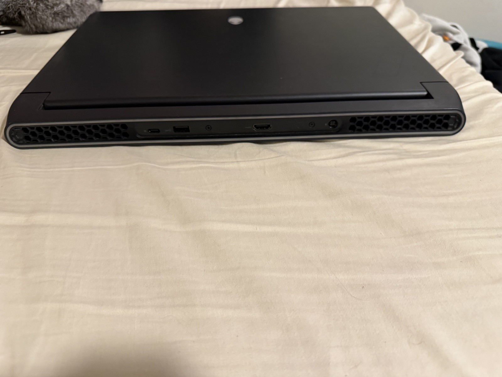 Alienware m17 R5 Gaming Laptop – RTX 3060 – Ryzen 7 – 24GB RAM – 1TB SSD