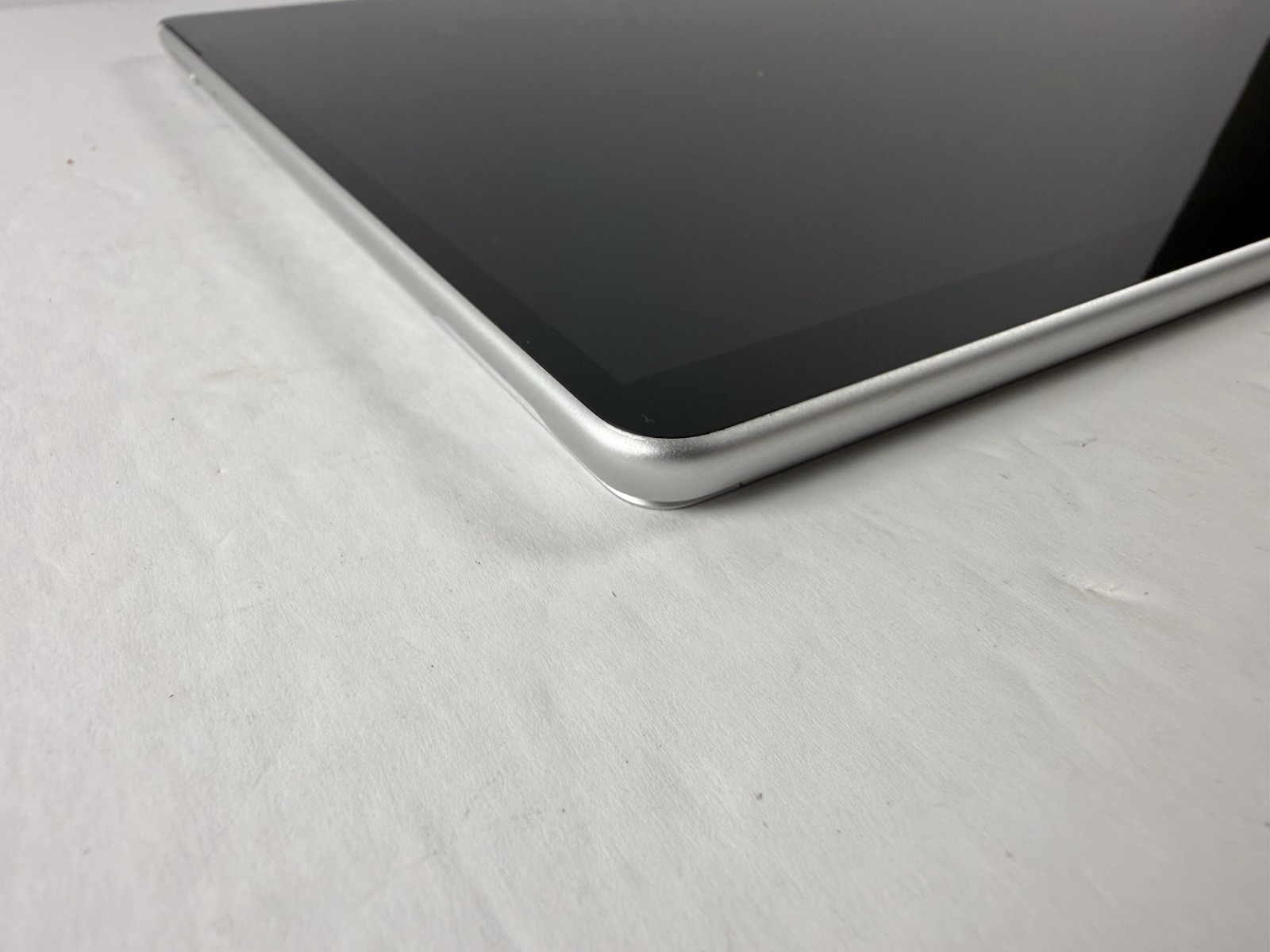 Microsoft Surface Pro 8 (1982) i5-1145G7 – 16GB RAM – 256GB 120Hz – Win 11 Pro