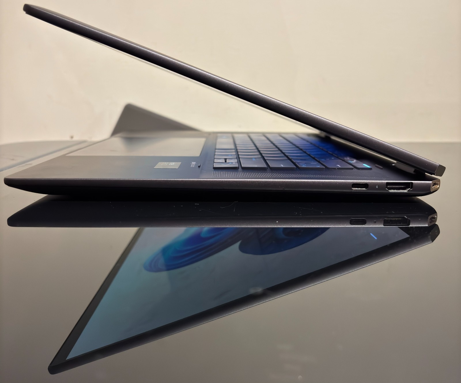 Like New | HP Spectre x360 16″, Ultra 7, 32GB RAM, 1TB SSD, OLED Touchscreen