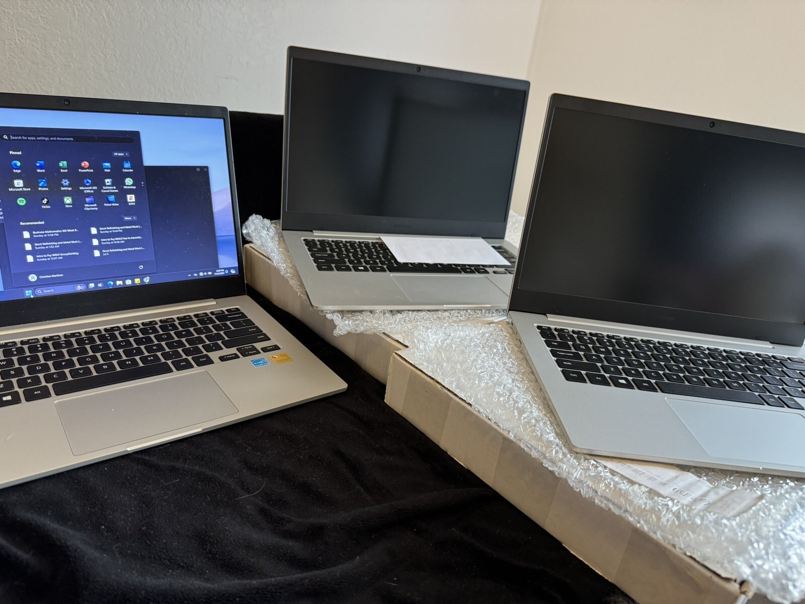 Samsung Galaxy Book Go 14″ (256GB eUFS, Qualcomm Snapdragon 8cx Gen 2, 3.15 GHz,