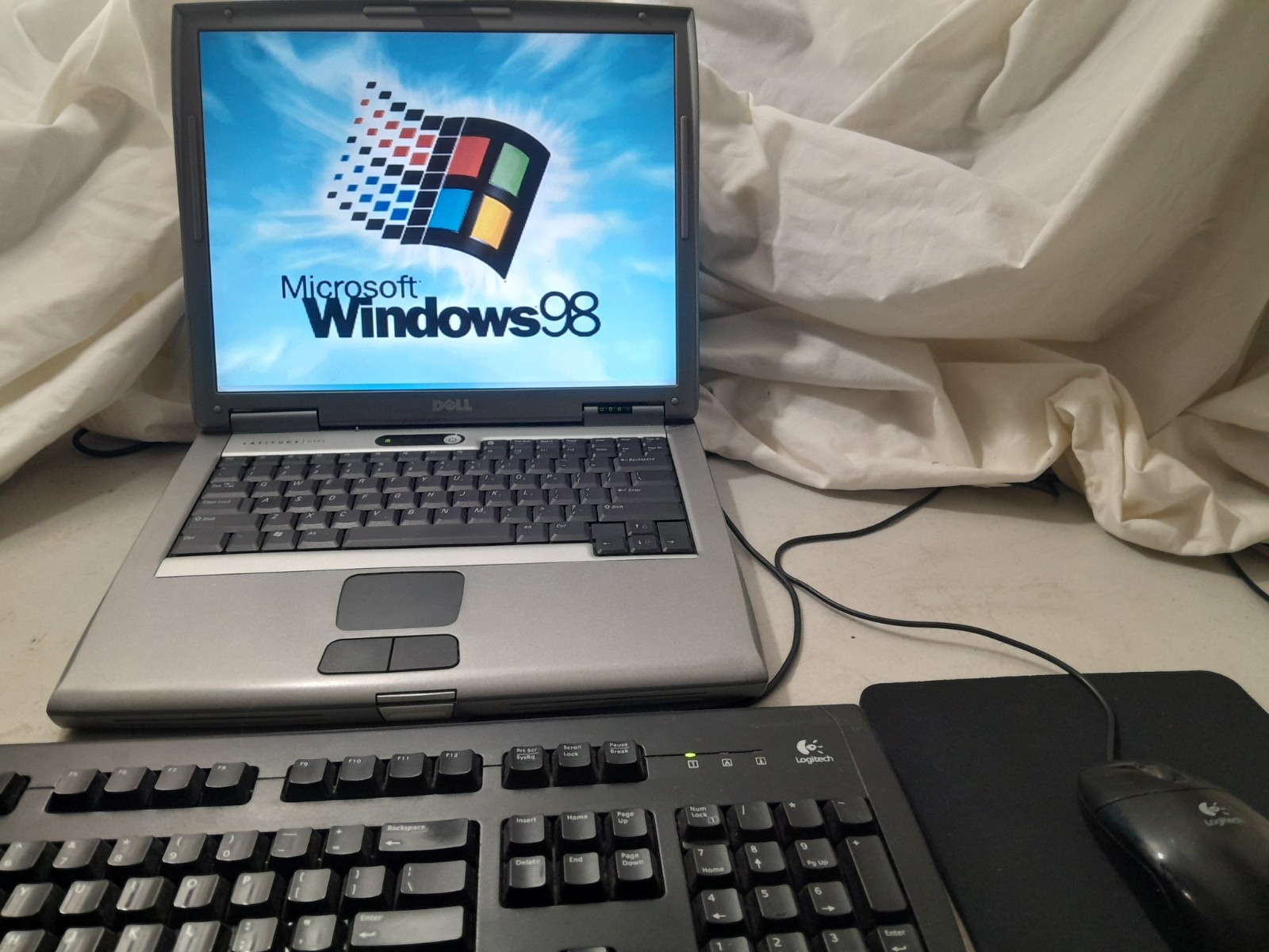 Windows 98 / XP DOS GAMING DUAL BOOT Laptop Retro Vintage PC + Full KB & Mouse!