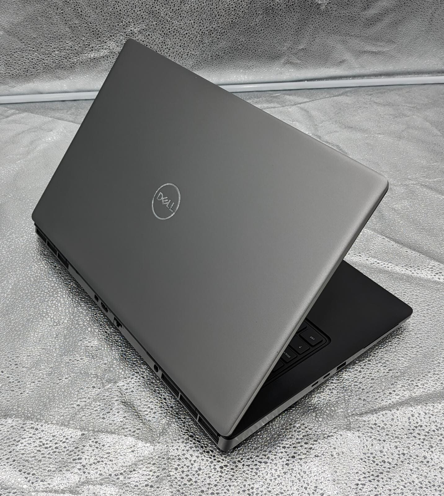 Dell PRECISION 7750 17.3″ I5-10400H 260GHz. 1TB SSD 32GB W10