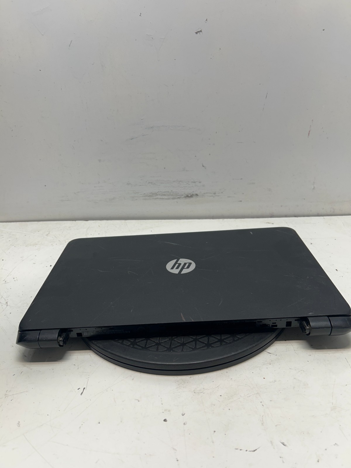 HP 15-f004dx Notebook AMD E1-2100 APU NO RAM NO HDD – FOR PARTS