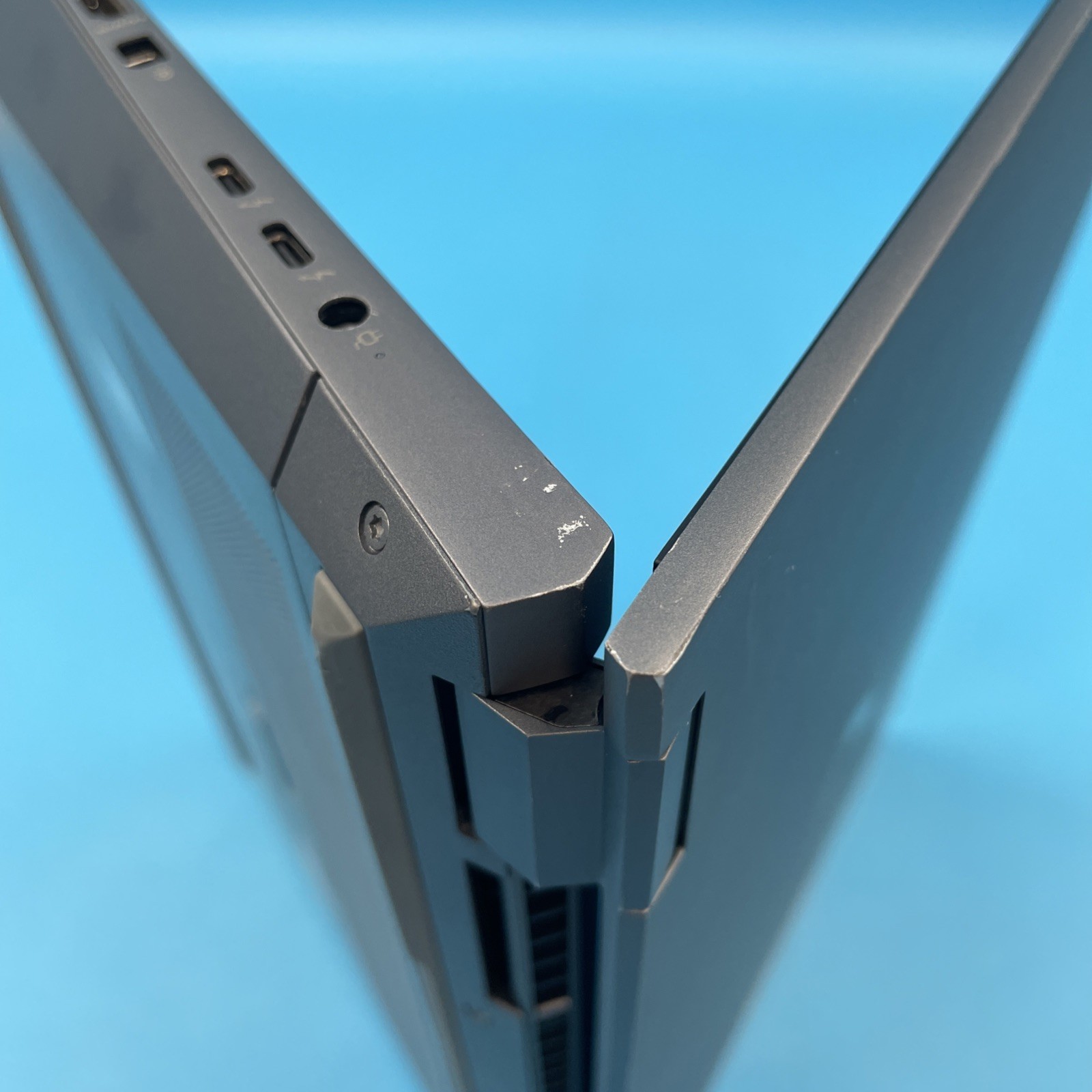 HP ZBook Fury G7 | i7-10850H | 32GB RAM | 256GB SSD | T2000 | W11 PRO | 72% BATT