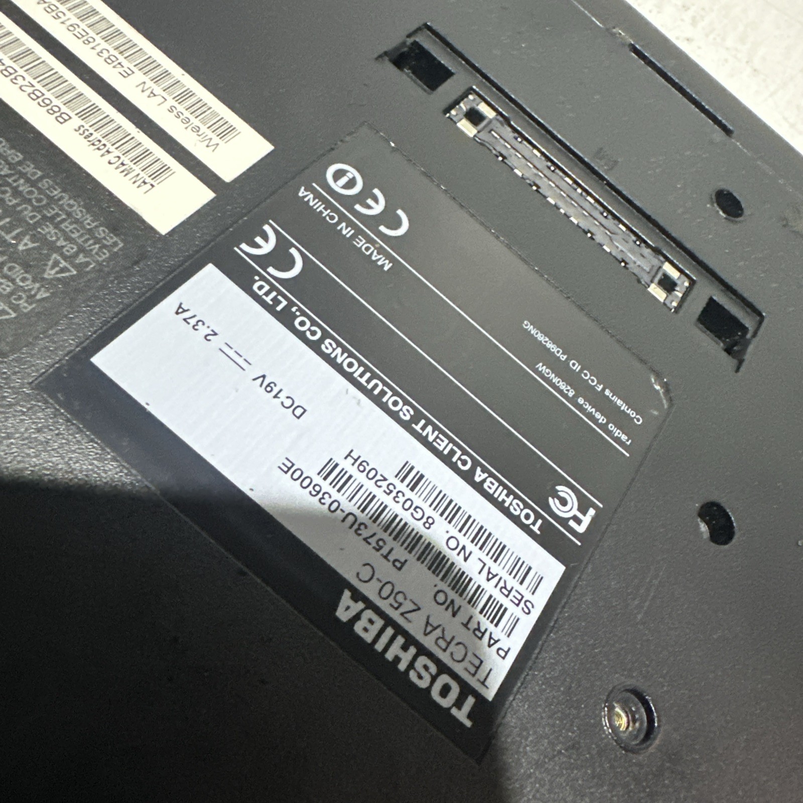 Toshiba Tecra Z50-C 15″ Laptop i7-6600u 4gb Ram No Drives Boots Bios