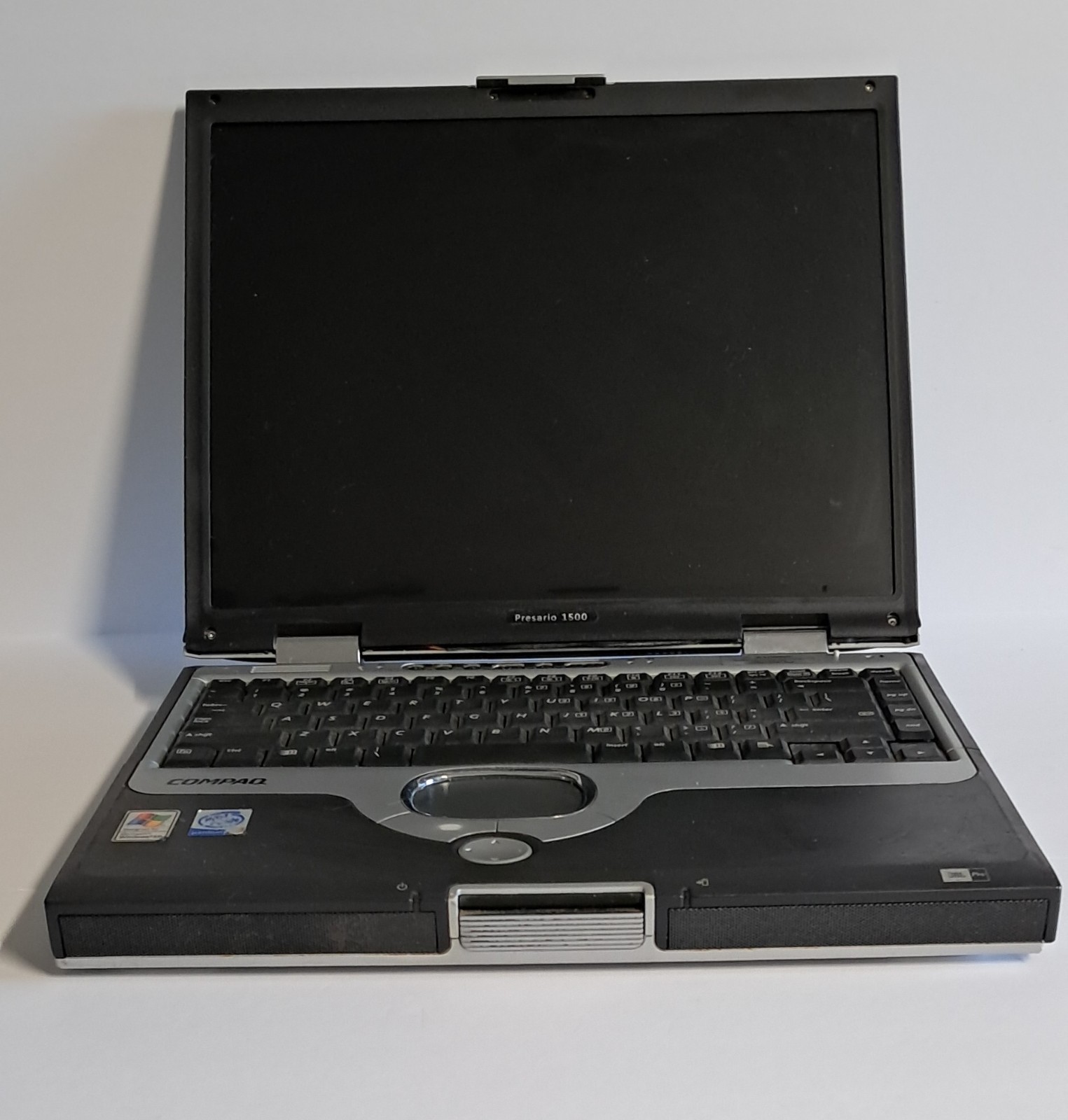 Compaq Presario 1500 Windows XP Home Edition Laptop