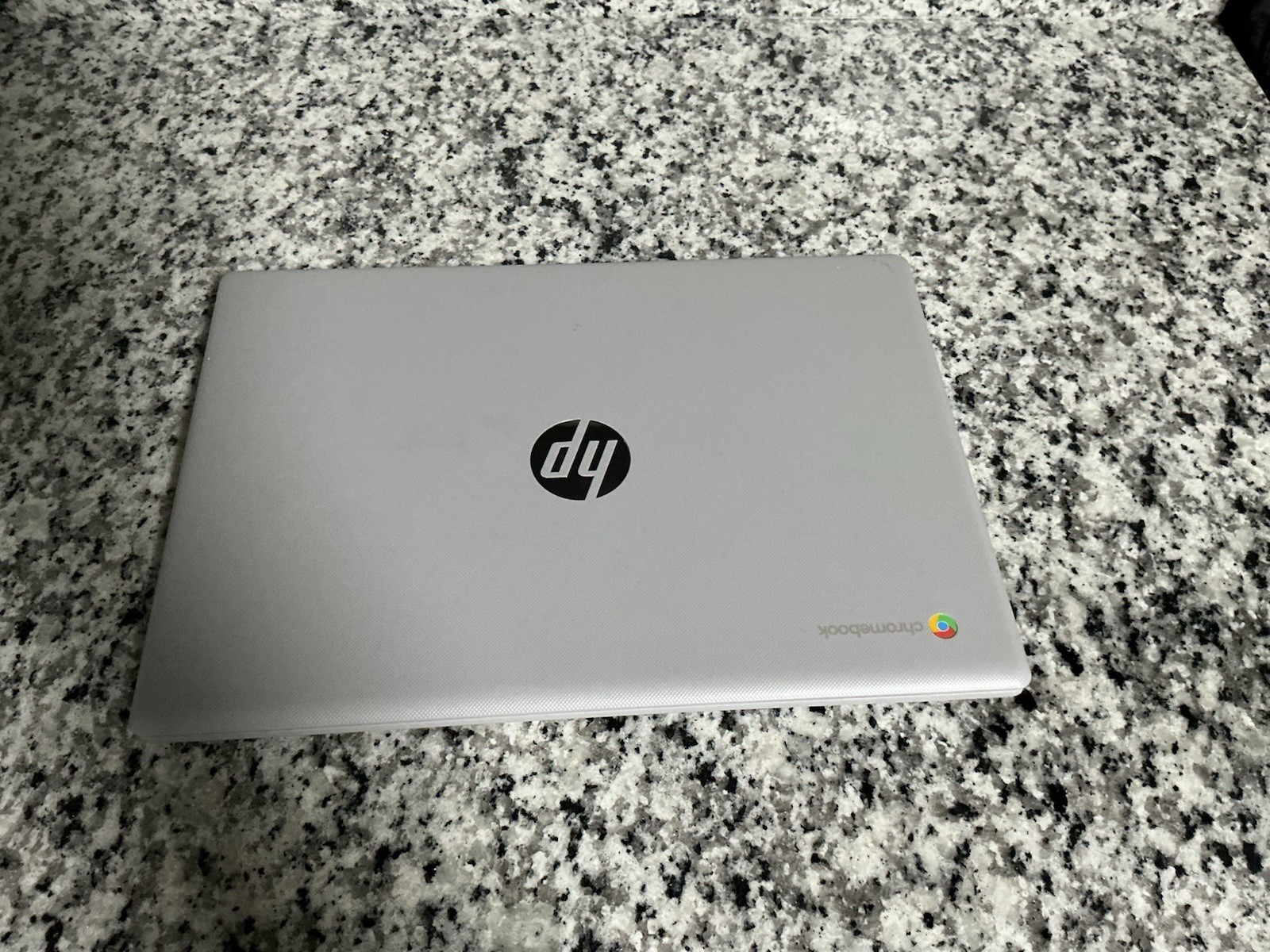 Microsoft Surface 13.5″ (128 GB SSD, Intel Core M3-7Y30, 1.00 GHz, 4 GB) Laptop