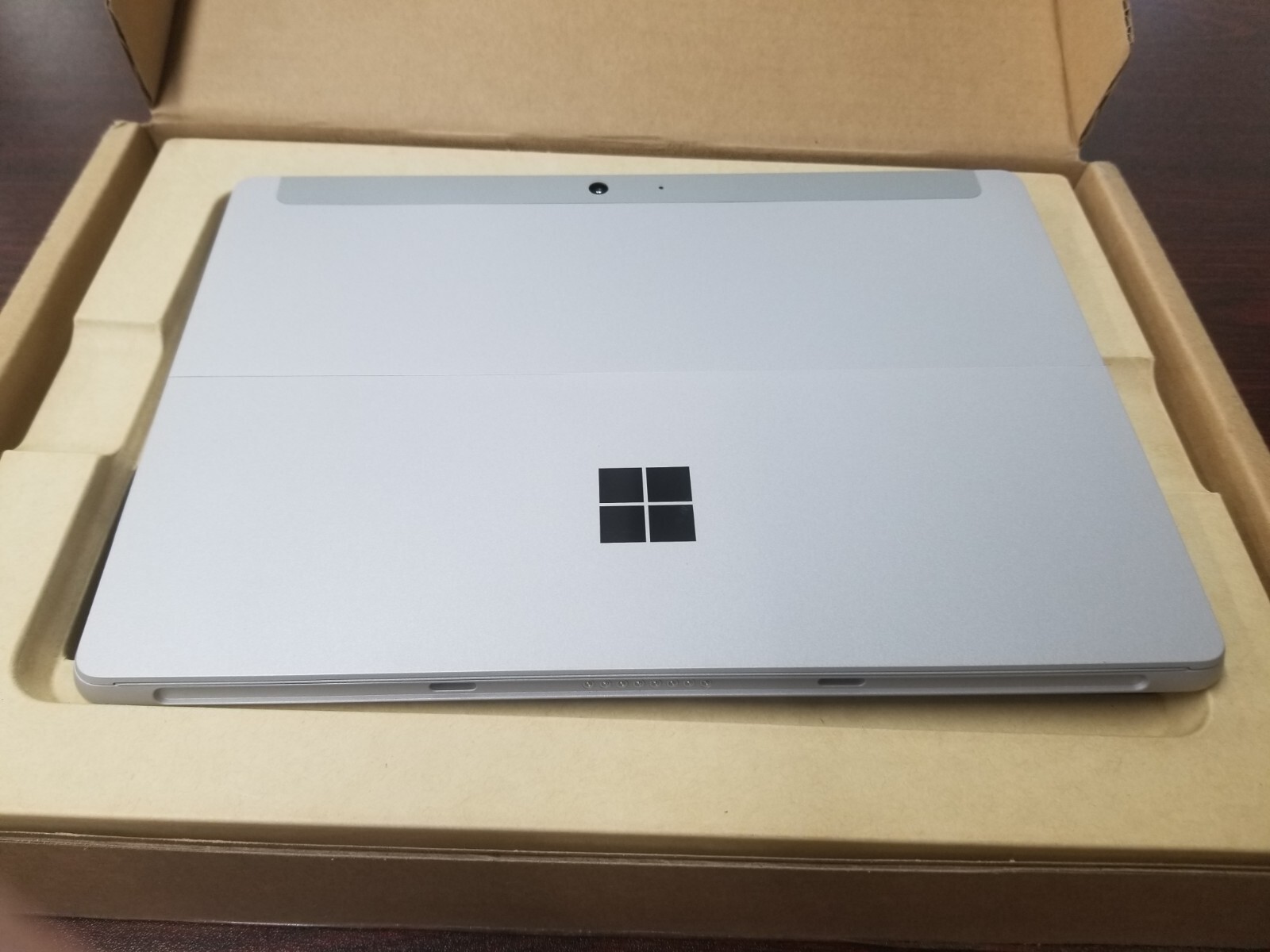 Microsoft Surface Go 2 10.5″ (64GB SSD, Intel Core m3, 1.10 GHz, 4GB)