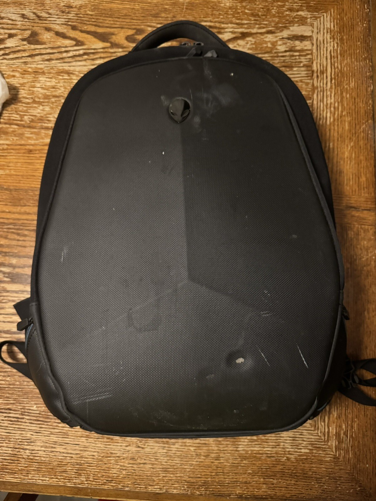 Alienware 17 R5 Gaming Laptop w/charger, Razer mouse and backpack