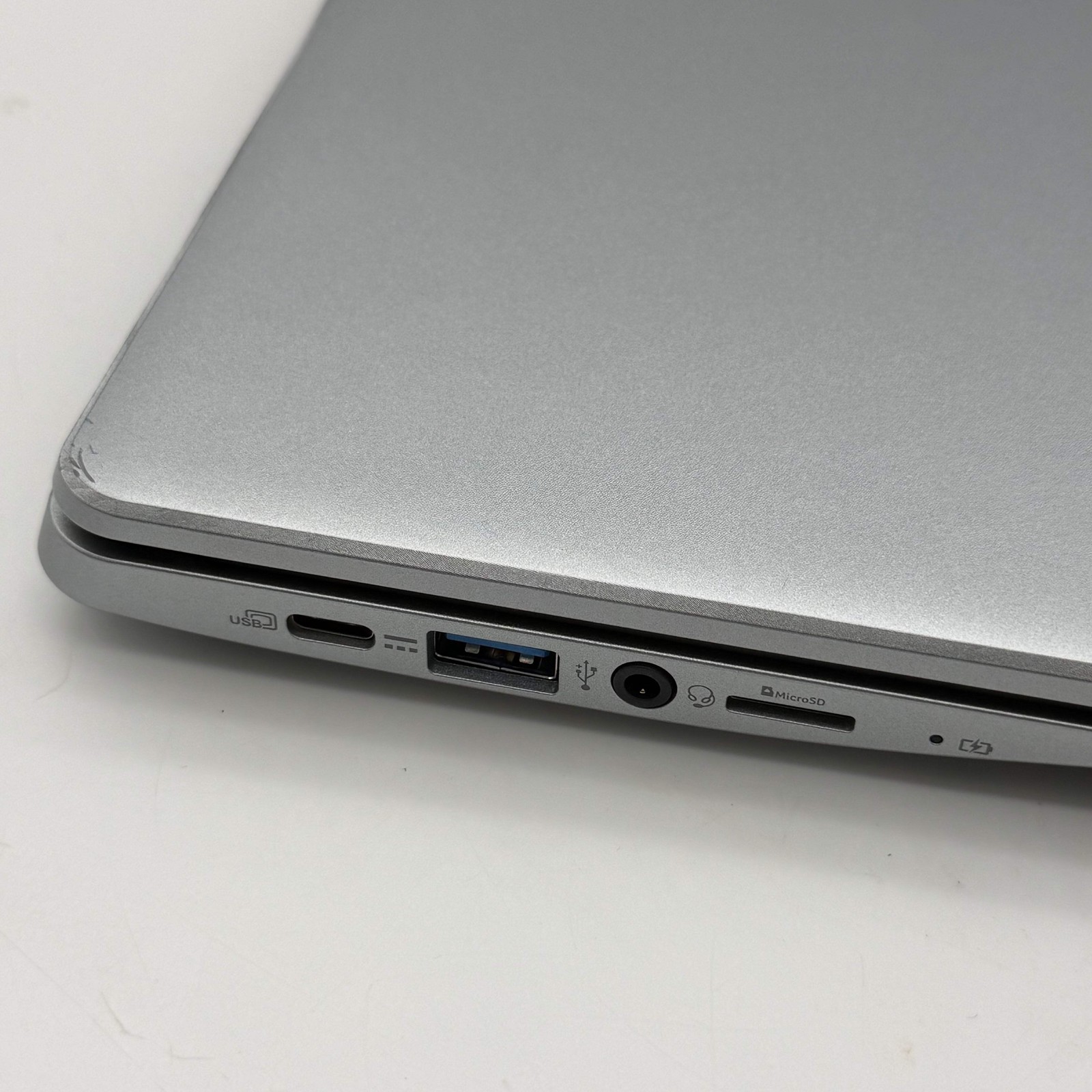 Acer Chromebook 315 15.6-inch Intel Celeron 4GB RAM 64GB Silver, Charger & Wired