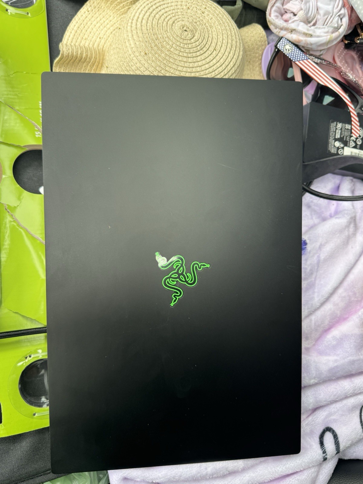 Razer Blade 15 Gaming Laptop i7-10875H 16GB 1TB SSD RTX 2080 Max-Q W11