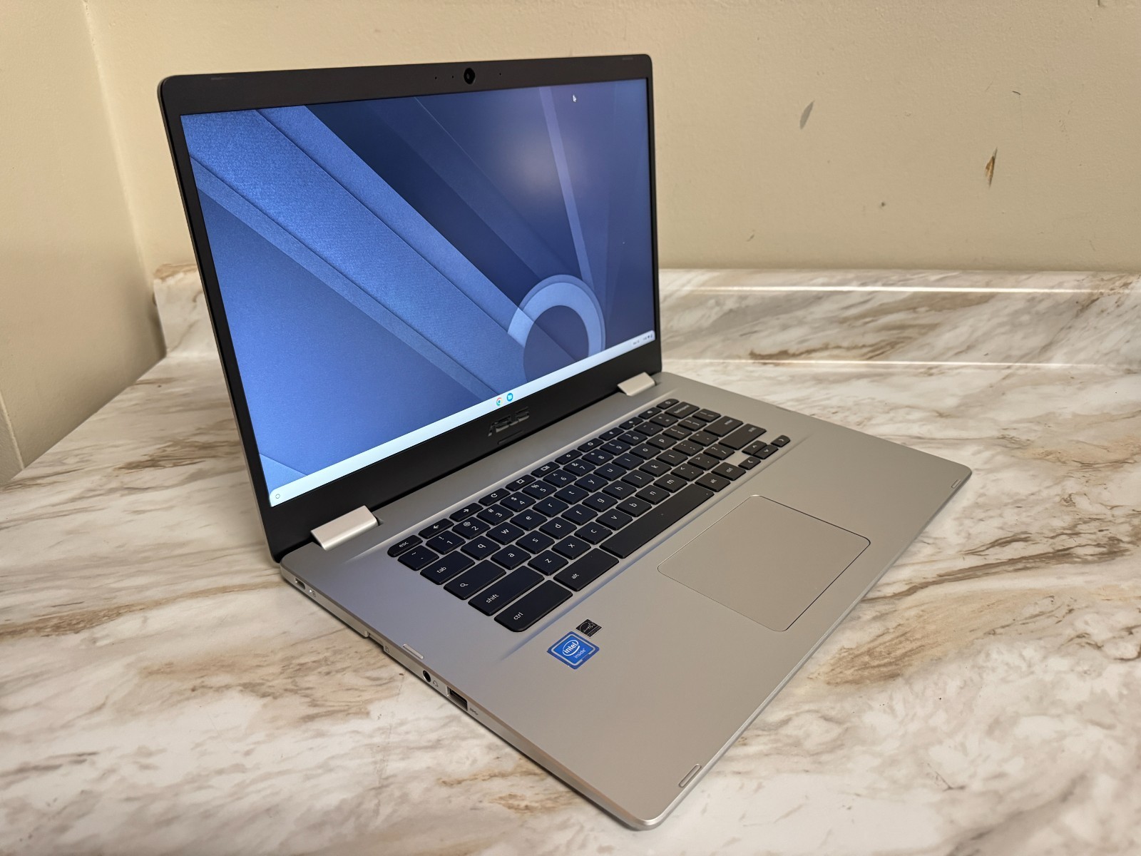 ASUS Chromebook 15.6″ FHD N3350 4GB 64GB Chrome OS C523NA-IH44F – Silver