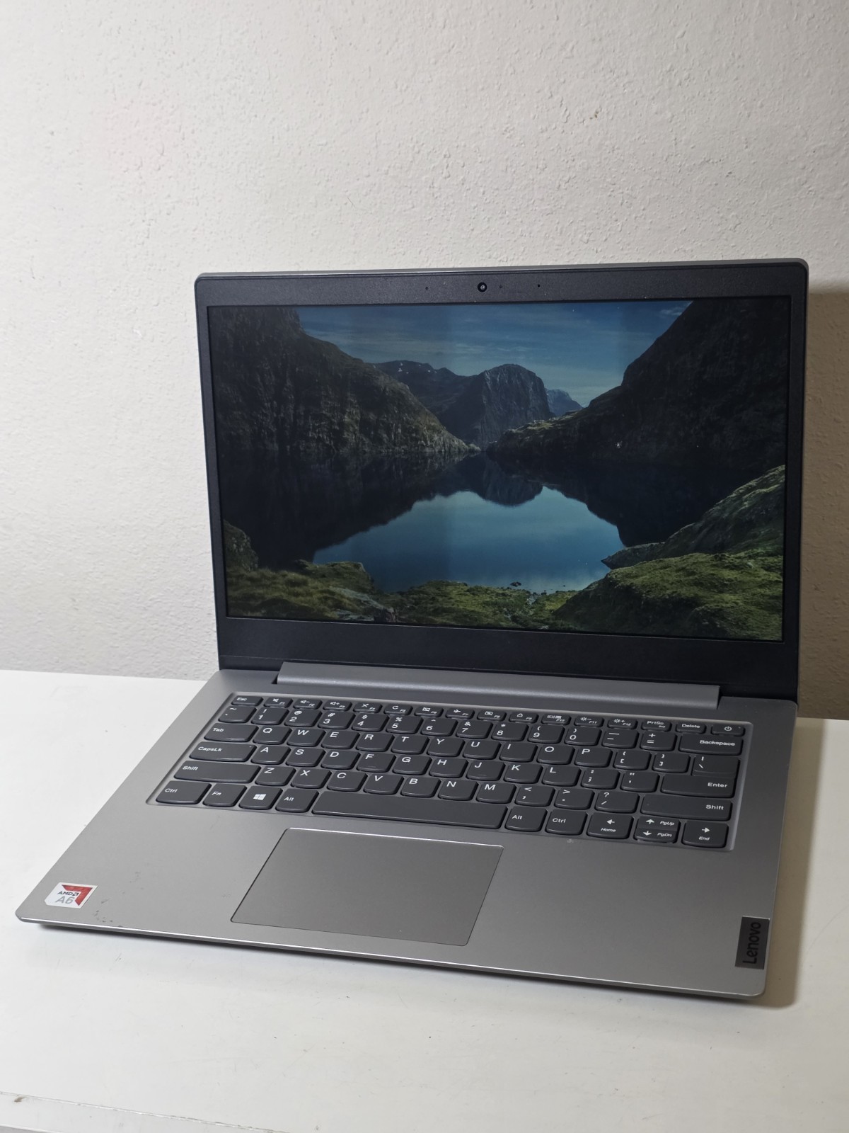 Lenovo Ideapad Slim 1 14AST-05 14″ A6-9220e 1.6GHz 4GB RAM 64GB SSD