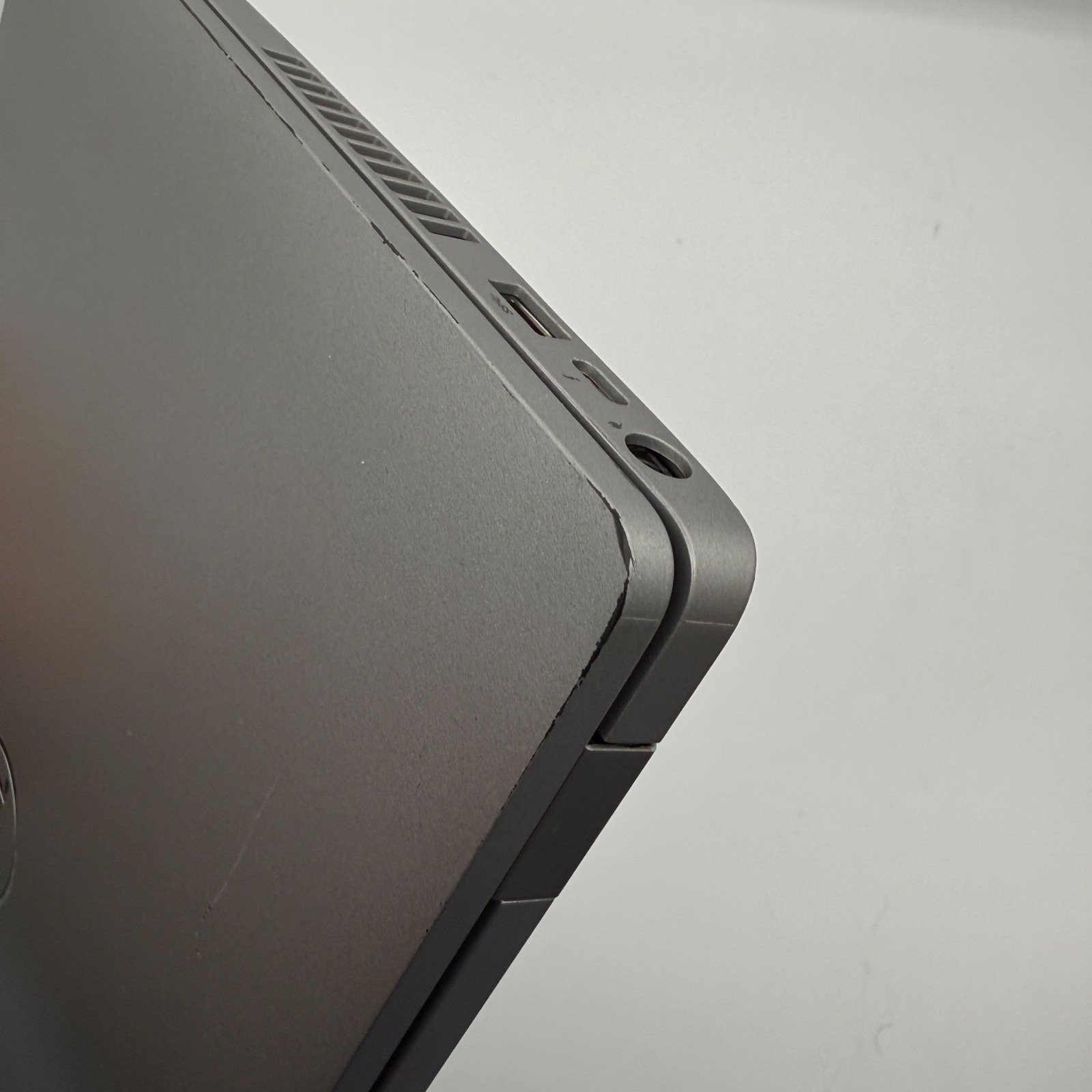 Dell Latitude 5510 15.6″ i7-10610U 8GB RAM 128GB SSD Win11 Pro Gray Fair