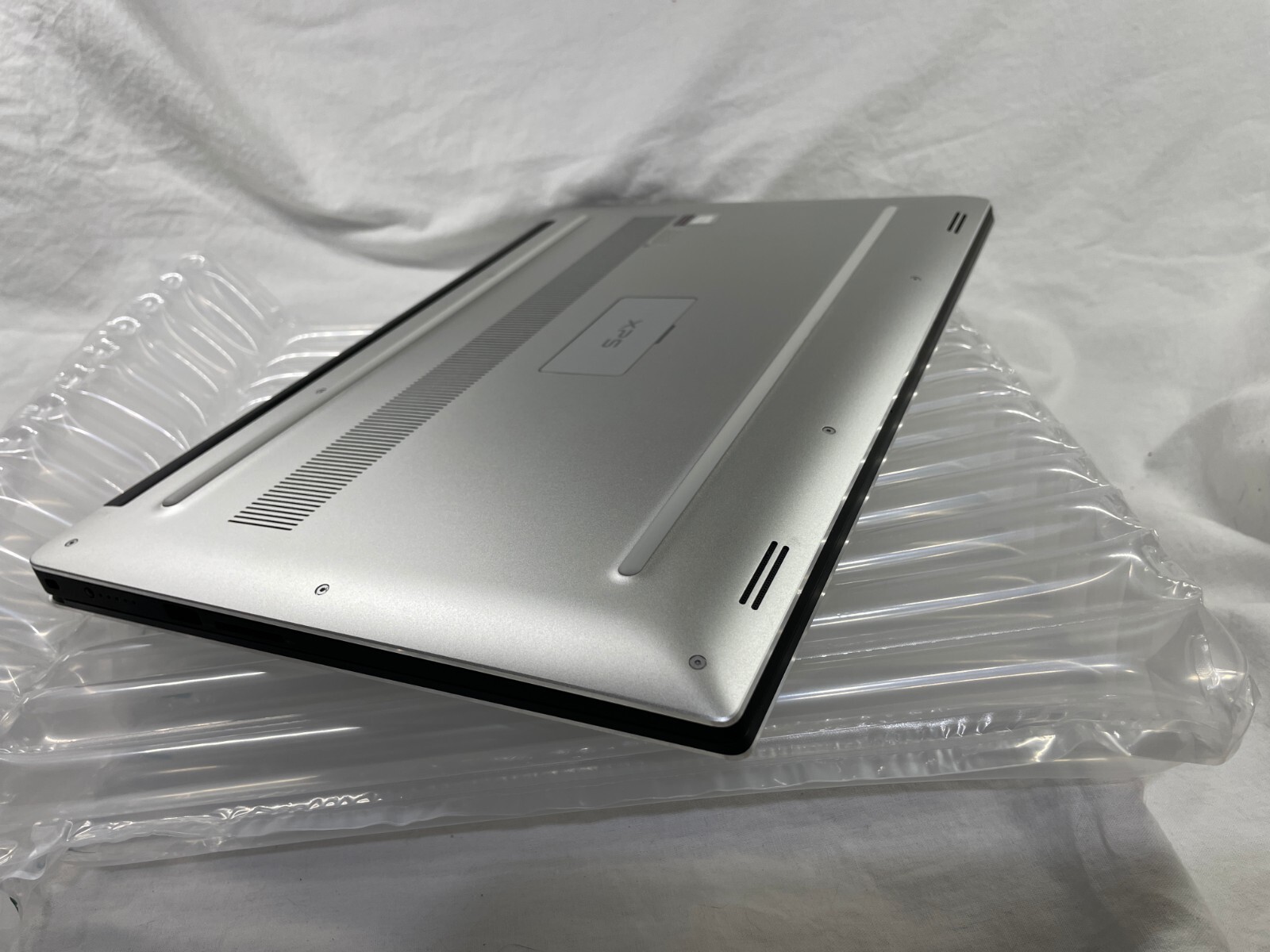 Dell XPS 15 7590 | i9-9980HK 2.4GHz | 4K OLED | 32GB | 2TB EVO+ | Grade A