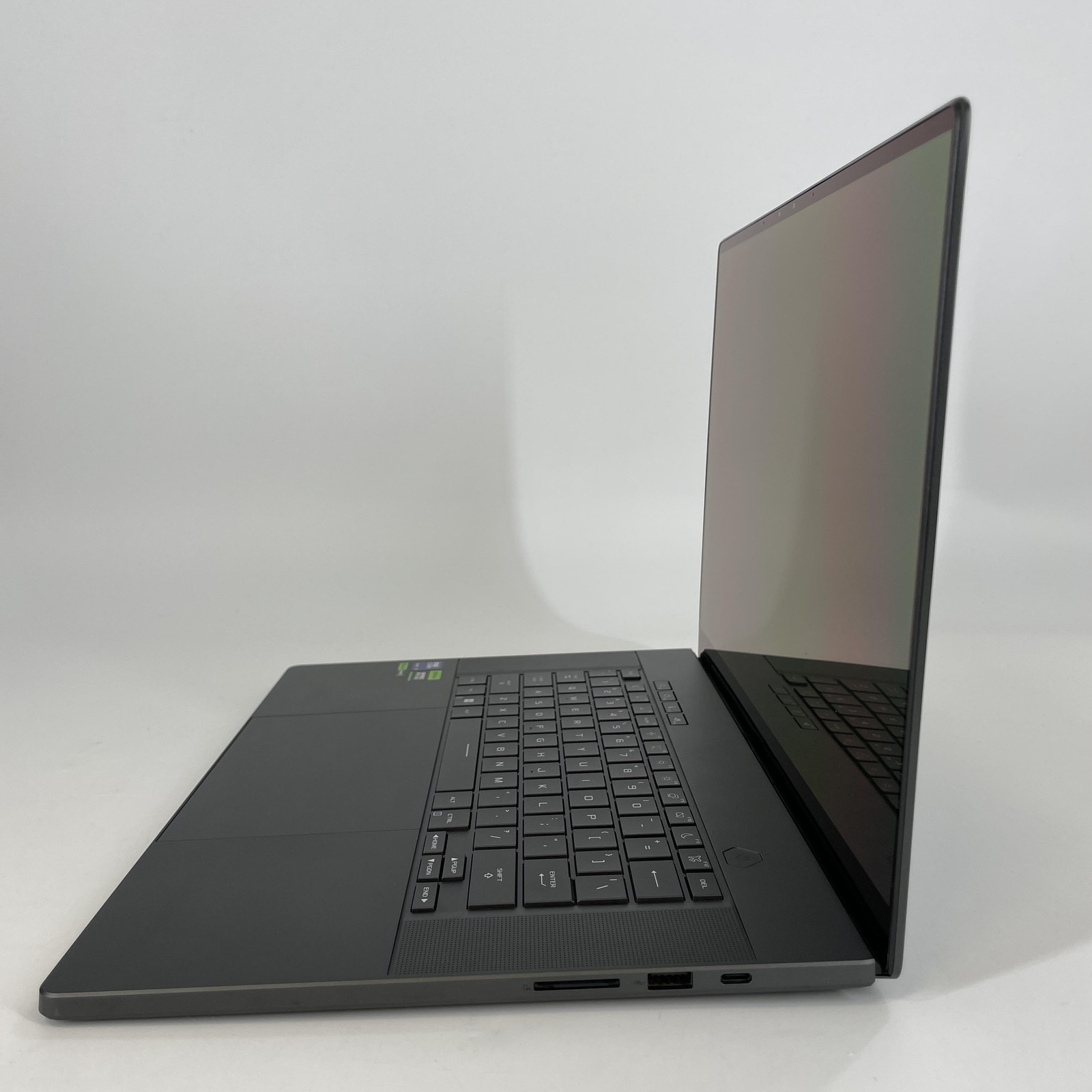 Asus ROG Zephyrus G16 GU605 240Hz QHD+ 2.5GHz Ultra 9 185H 16GB 1TB SSD RTX 4070