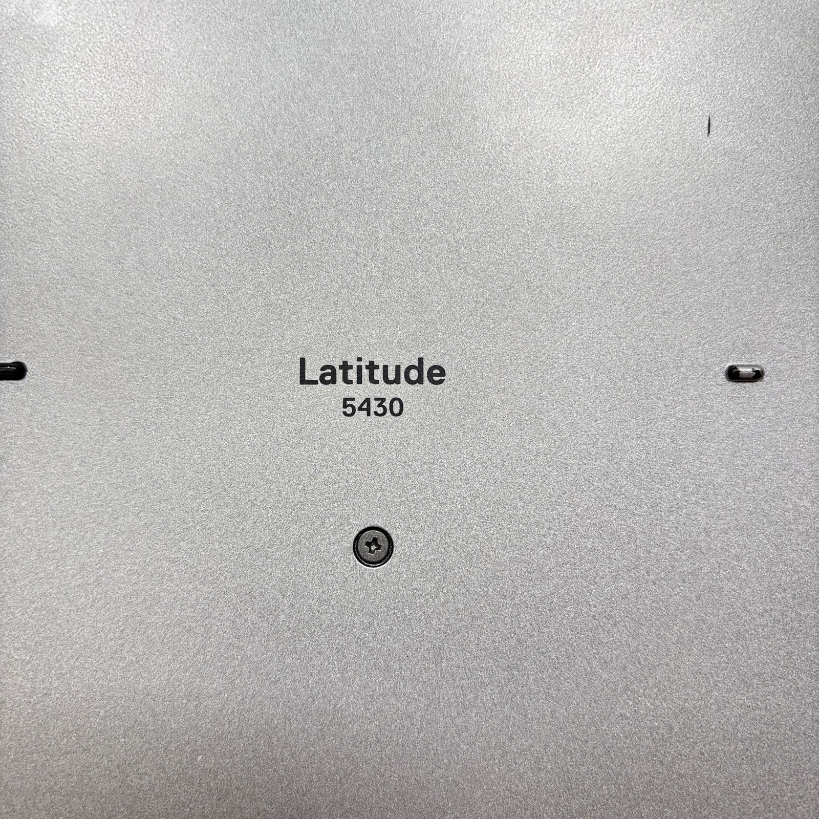 Dell P137G Latitude 5430 i5-1235U 8GB RAM 256GB SSD 14″ Display