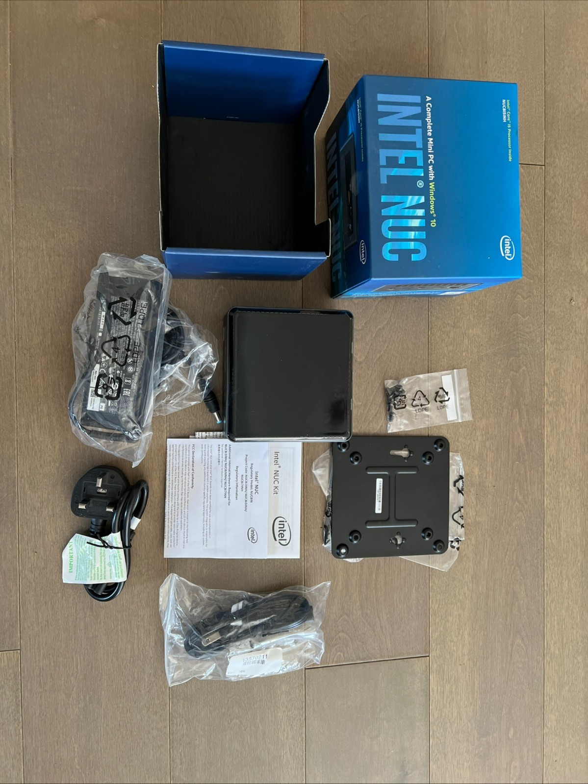 Intel NUC PC/workstation (1 TB HDD, i5-8265U UCFF 8th gen Intel Core™ i5, 8 GB,