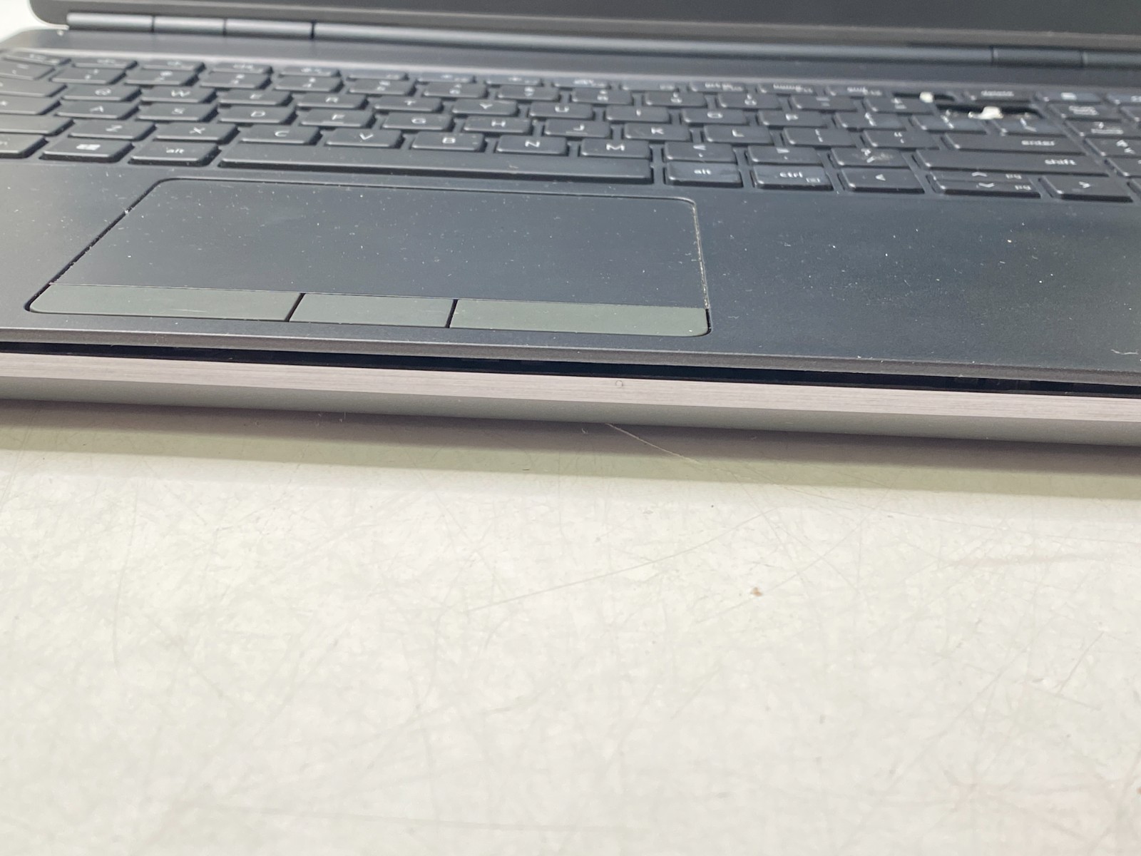 Dell Precision 7560 i7 32GB DDR4 2x 500GB SSD NVIDIA T1200 W11P – Missing Keys