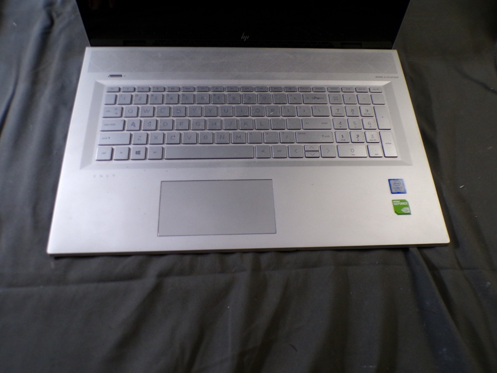 HP ENVY INTEL CORE I7 8TH GEN 8GB RAM **POWER ON NO IMAGE/ MISSING BOTTOM COVER