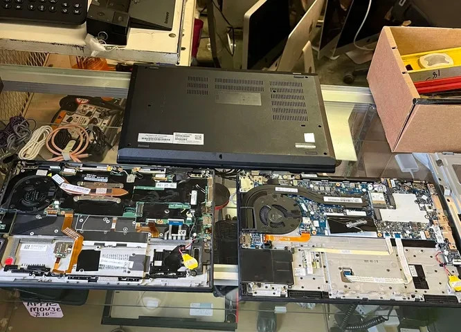 Lot of 3 Lenovo Laptops FOR PARTS OR REPAIR ONLY – X1 Carbon / T14 / P15u