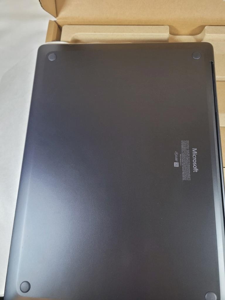Microsoft Surface 15″ Copilot+ Laptop 7th Edition PixelSense Flow Display – 1TB