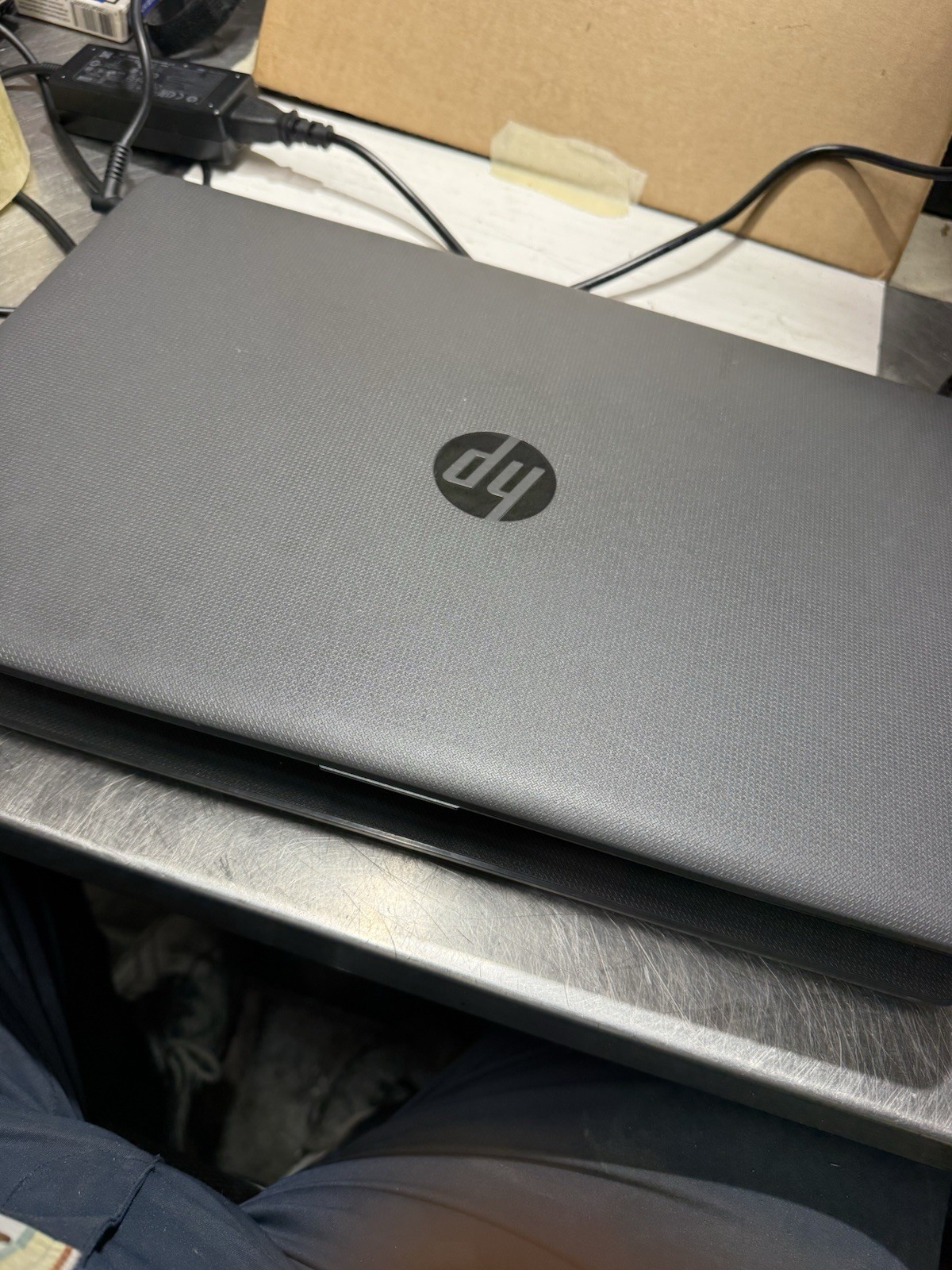 HP 255 G6 15.6 inch (500GB, AMD E-Series, 1.5GHz, 4GB) Notebook/Laptop – Black –