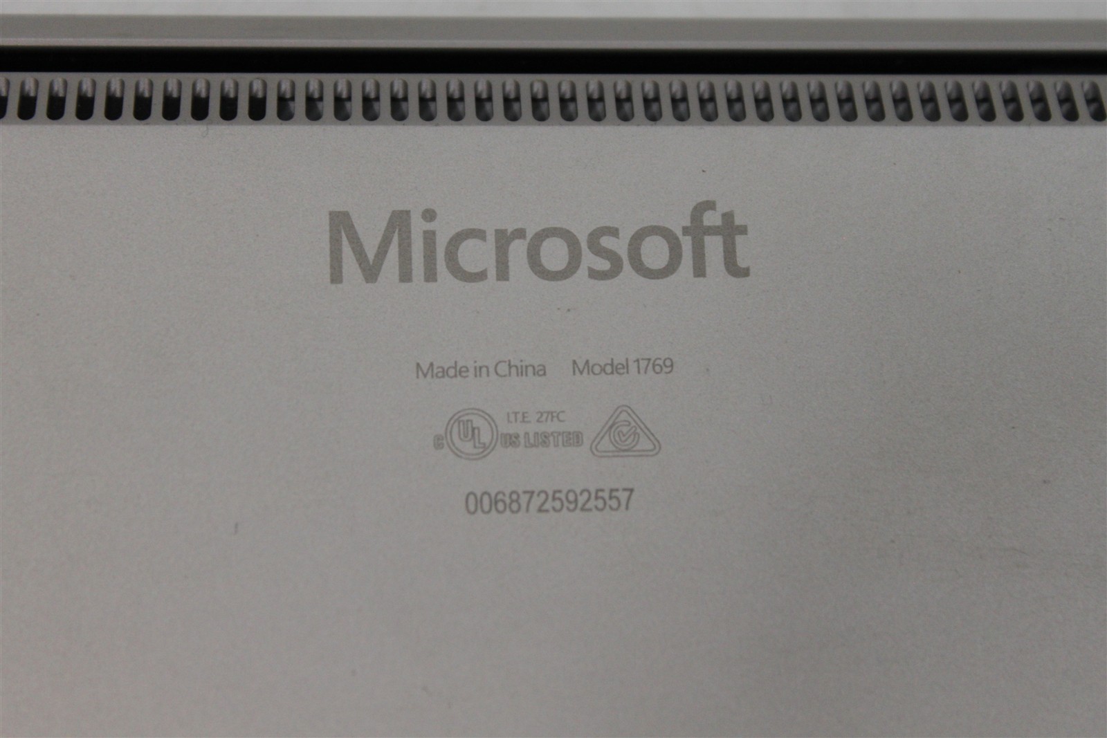 Microsoft Surface Laptop 2 13.5″ Intel Core i5-8350U 8GB DDR4 256GB SSD Win11Pro