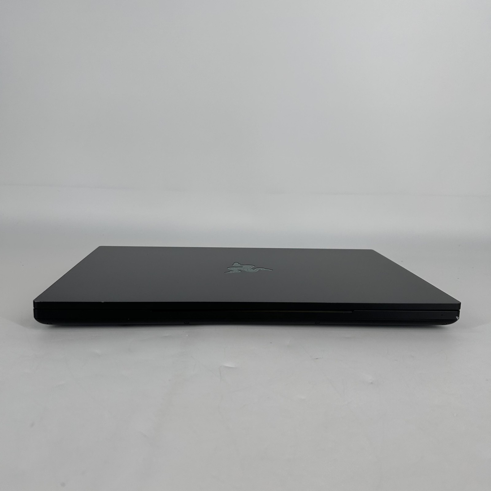 Razer Blade 16 120Hz UHD+ 2.2 GHz i9-13950HX 32GB 1TB/1TB NVIDIA RTX 4090 READ