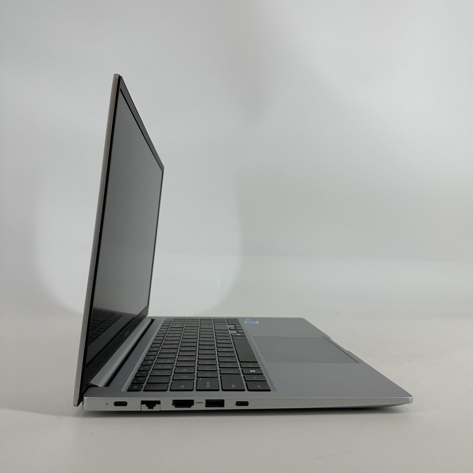 Samsung Galaxy Book4 15.6 FHD 1.8 GHz Core 7 150U 16GB 512GB SSD Excellent
