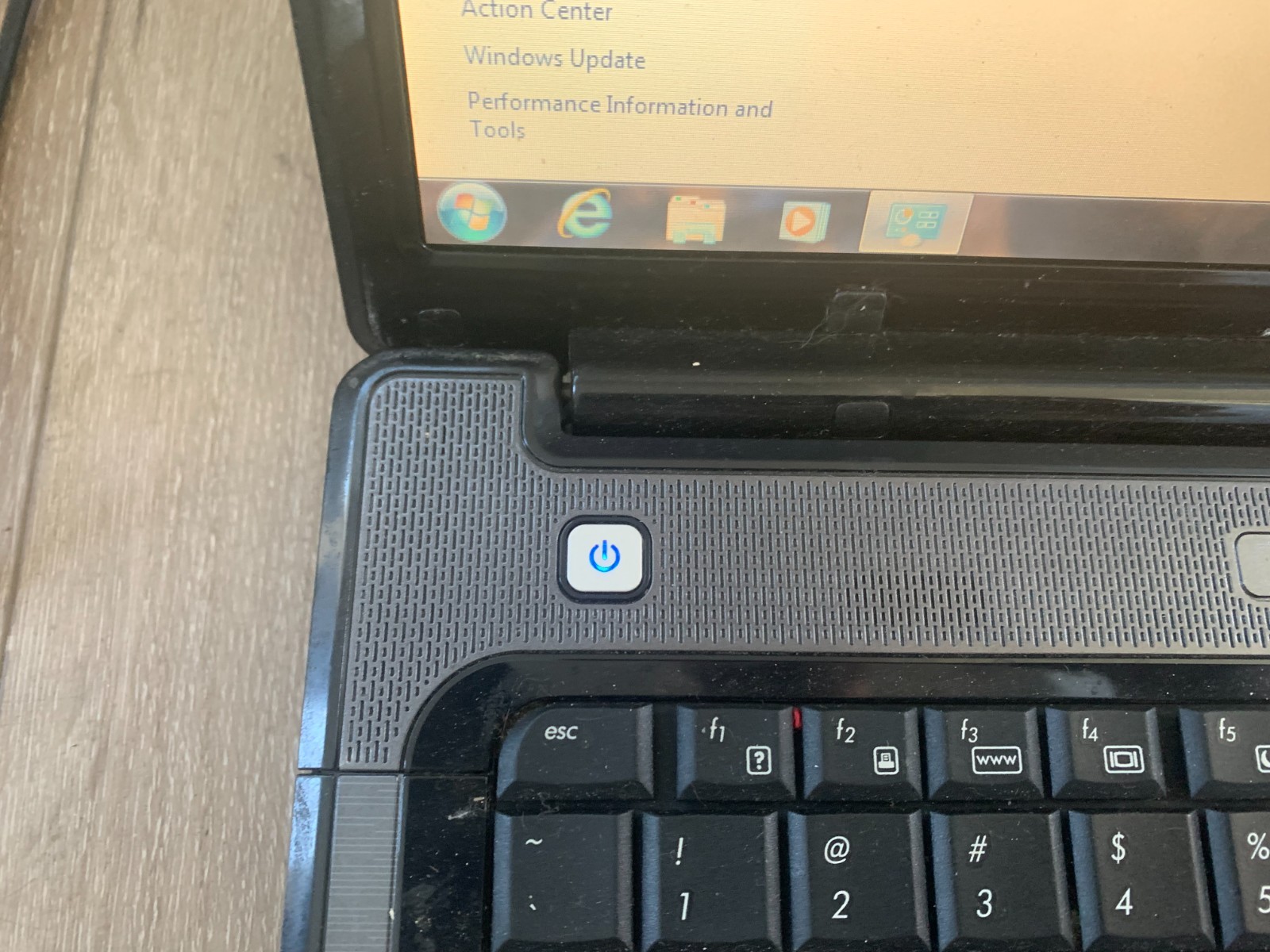 Compaq Presario V6000 15.4″ Intel Core Duo T2450 2.00Ghz 2GB RAM 120GB HDD Win 7