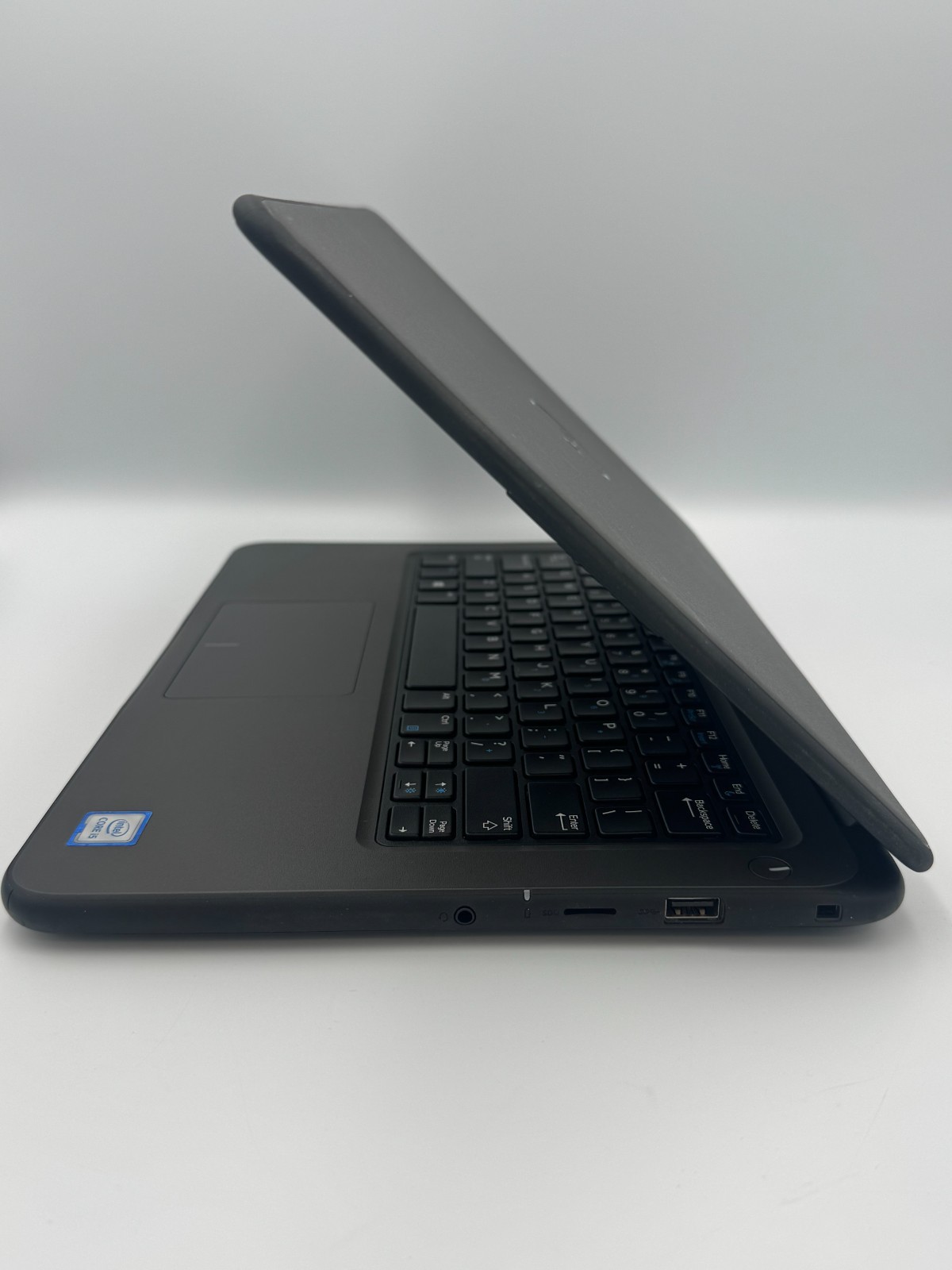 Dell Latitude 3310 13.3″ | Intel Core i5-8265U | 1.60GHz | 8GB | 256GB NVME