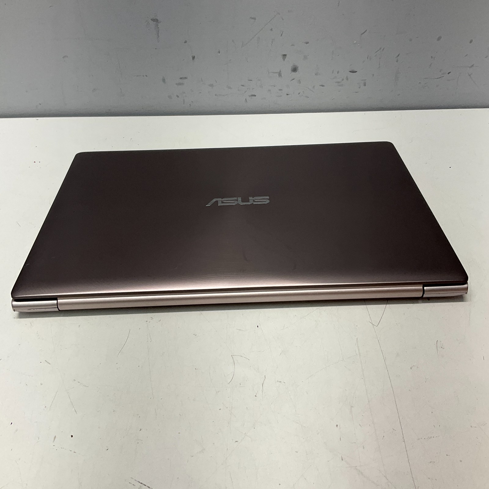 Asus ZenBook UX303UA Intel Core i5-6200U 8GB RAM 256GB SSD Windows 10 Pro