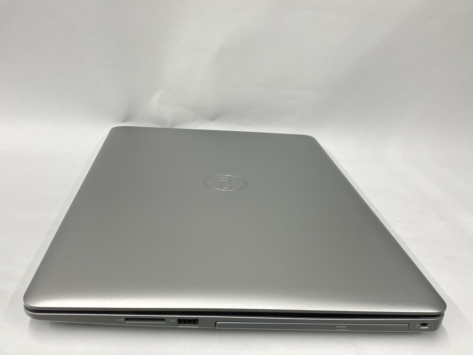 Dell Inspiron P35E – Grade B – FHD – i7-1065G7 – 16GB – 256SSD – W10P