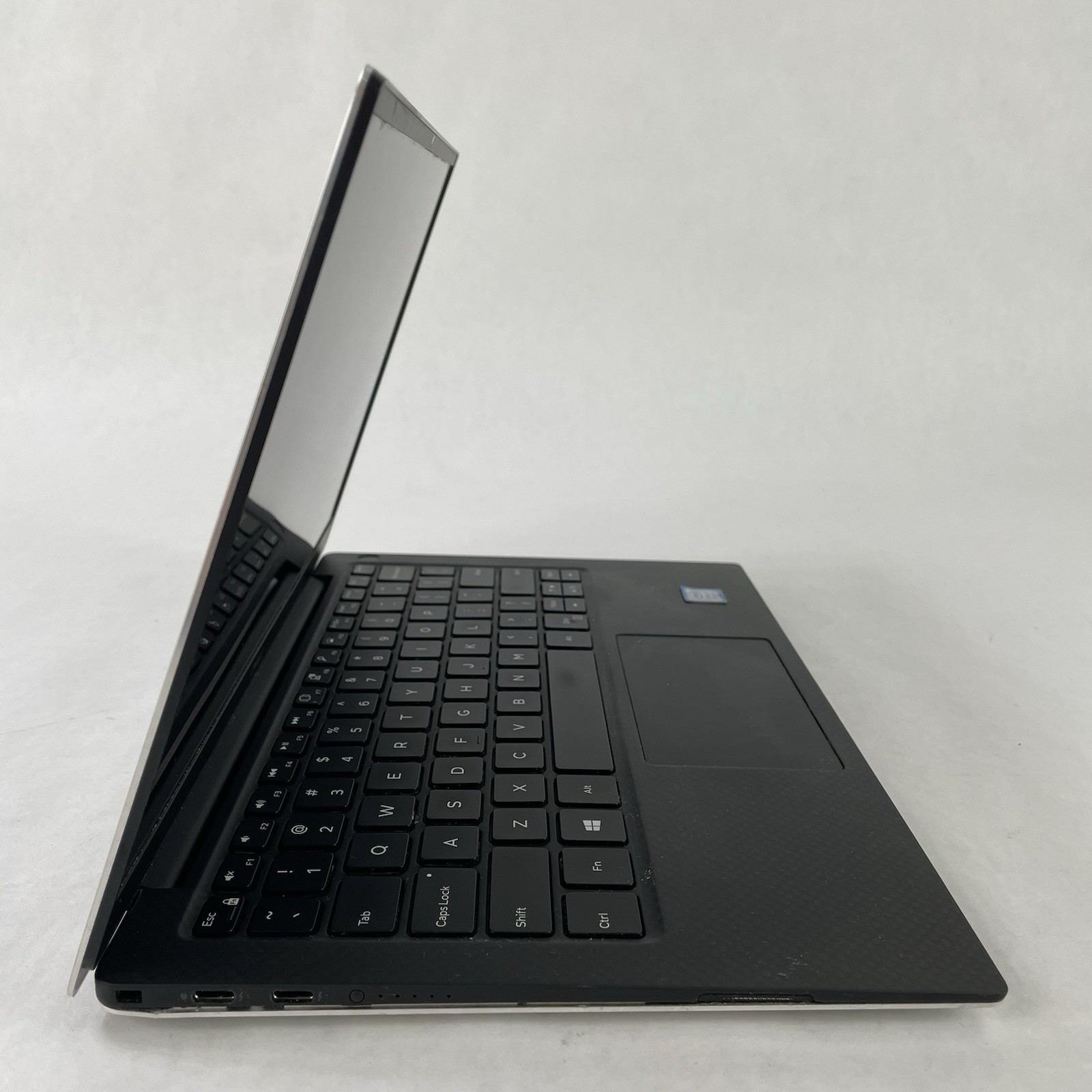 Dell XPS 13 9380 13.3″ i7-8565U 1.80GHz 16GB RAM No SSD No OS No Batt Bad Corner