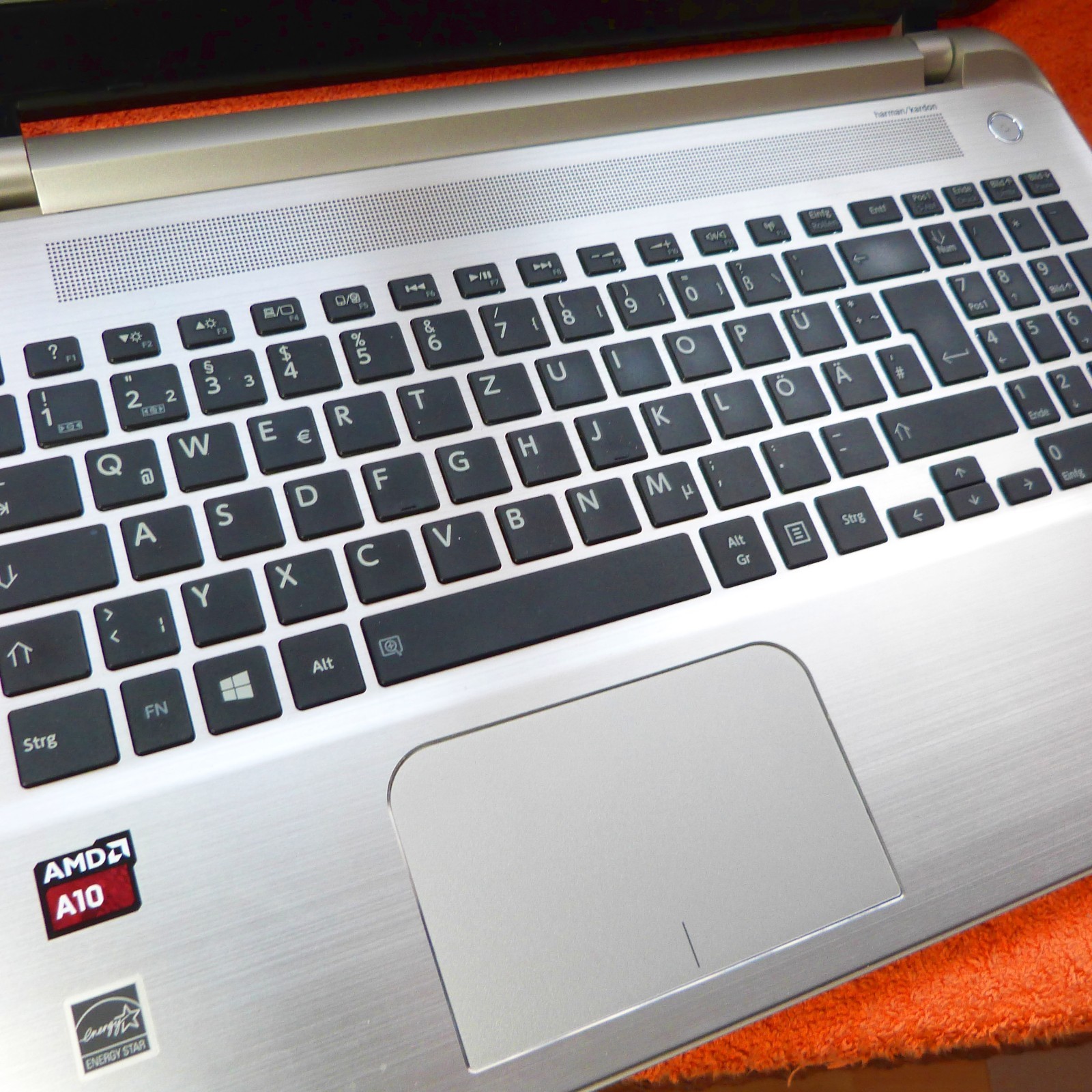 TOSHIBA S50 15″ ULTRABOOK HARMAN KARDON l Windows 10 HDMI AMD A10 QUAD CORE