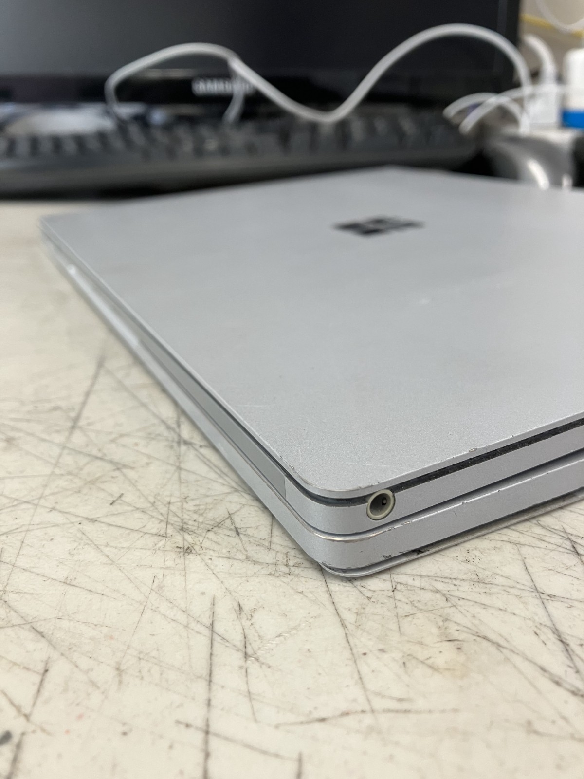 Microsoft Surface Book 2 13″ FOR PARTS AS-IS