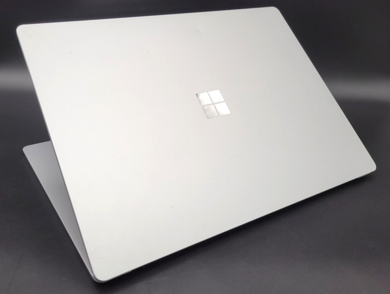 Microsoft Surface Laptop 5 15″ 1979 i7-1255U 12th Gen 8GB RAM 256GB SSD Read