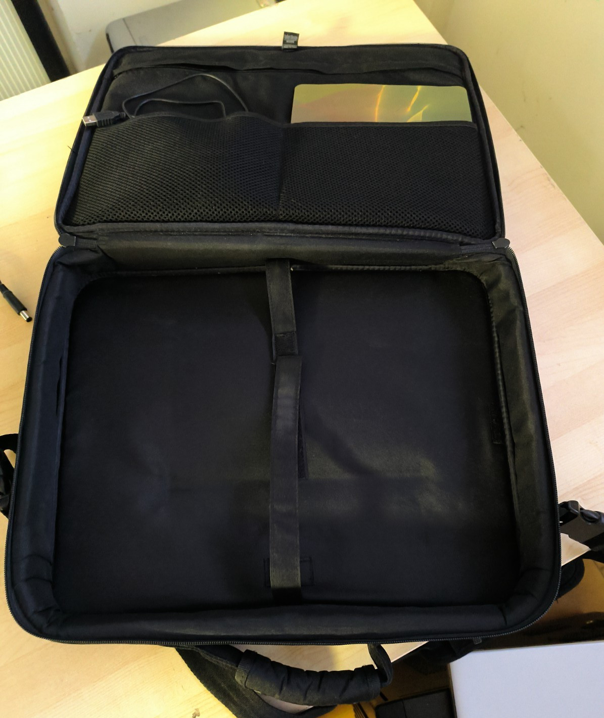 Dell Vostro 3500 i5 M520 8GB 300GB NVIDIA 310M WiFi Webcam Bag