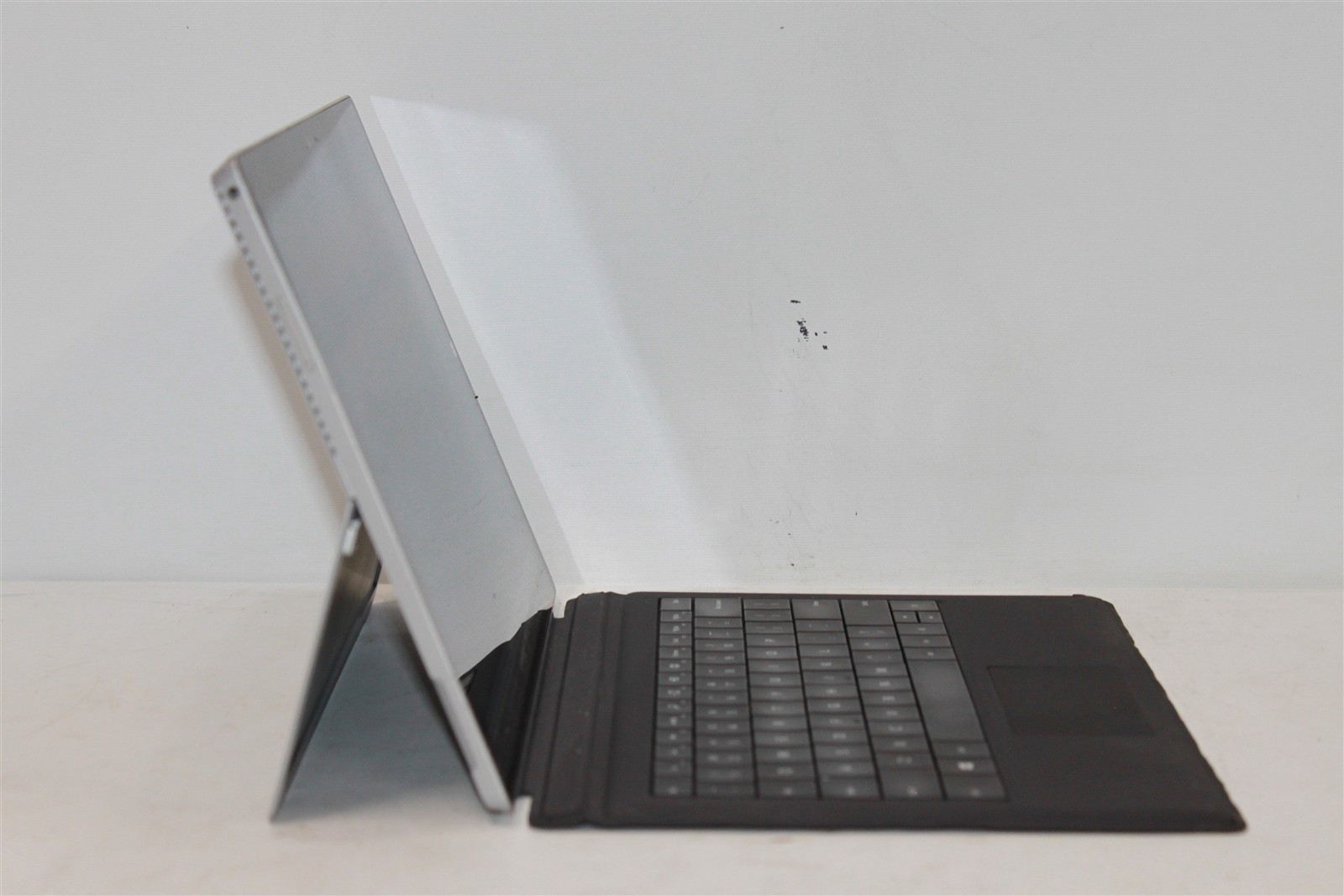 Microsoft Surface Pro 3 12.3″ Intel i5-4300U 1.90GHz 4GB DDR4 Ram SSD 128GB W11