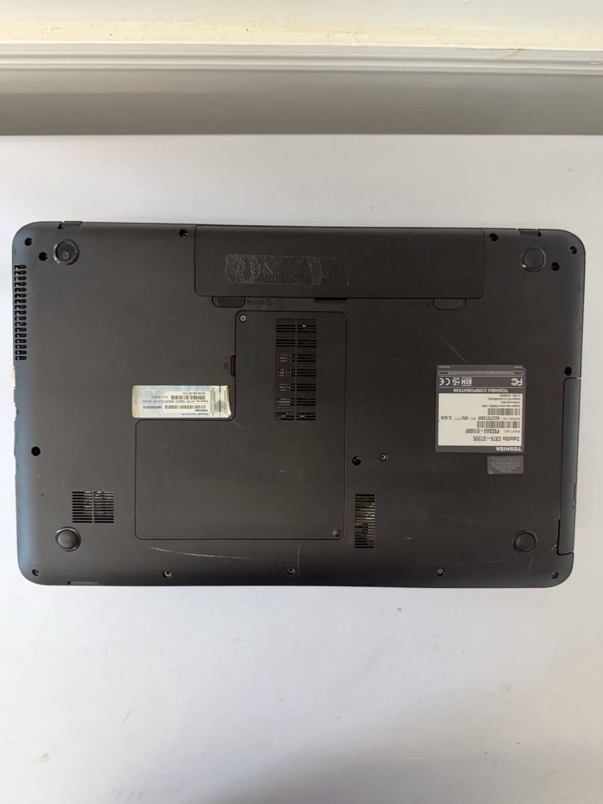 Toshiba Satellite C875-S7205 Laptop – Good Screen – Intel Pentium B970 -Read Des